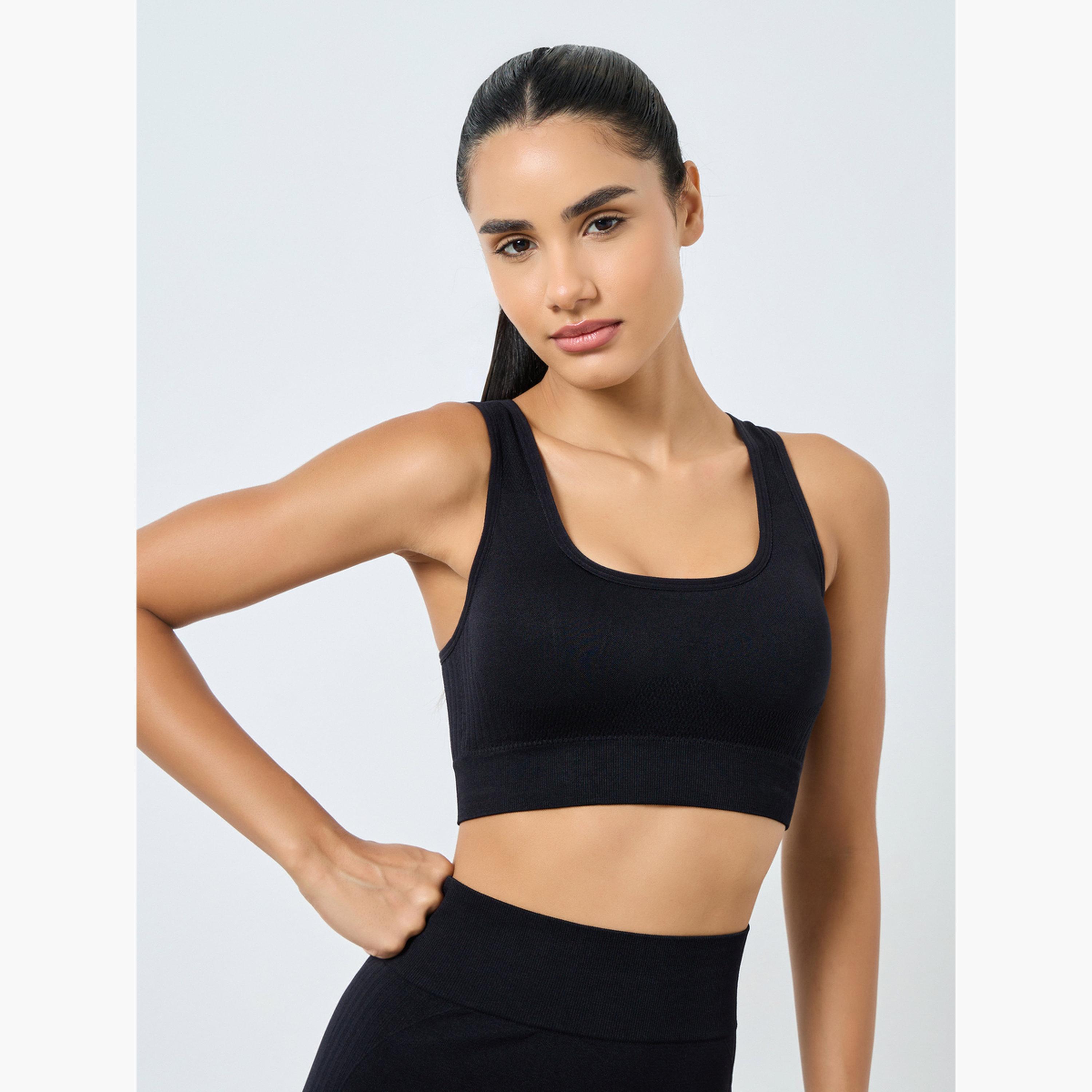 ستايلي - طقم 3 قطع - حمالة صدر رياضية بتصميم ممزق، وشورت، وبنطال ضيق بظهر مكشكش-women-clothing-sportswearandactivewear-trackpantsandtracksuits-image-4