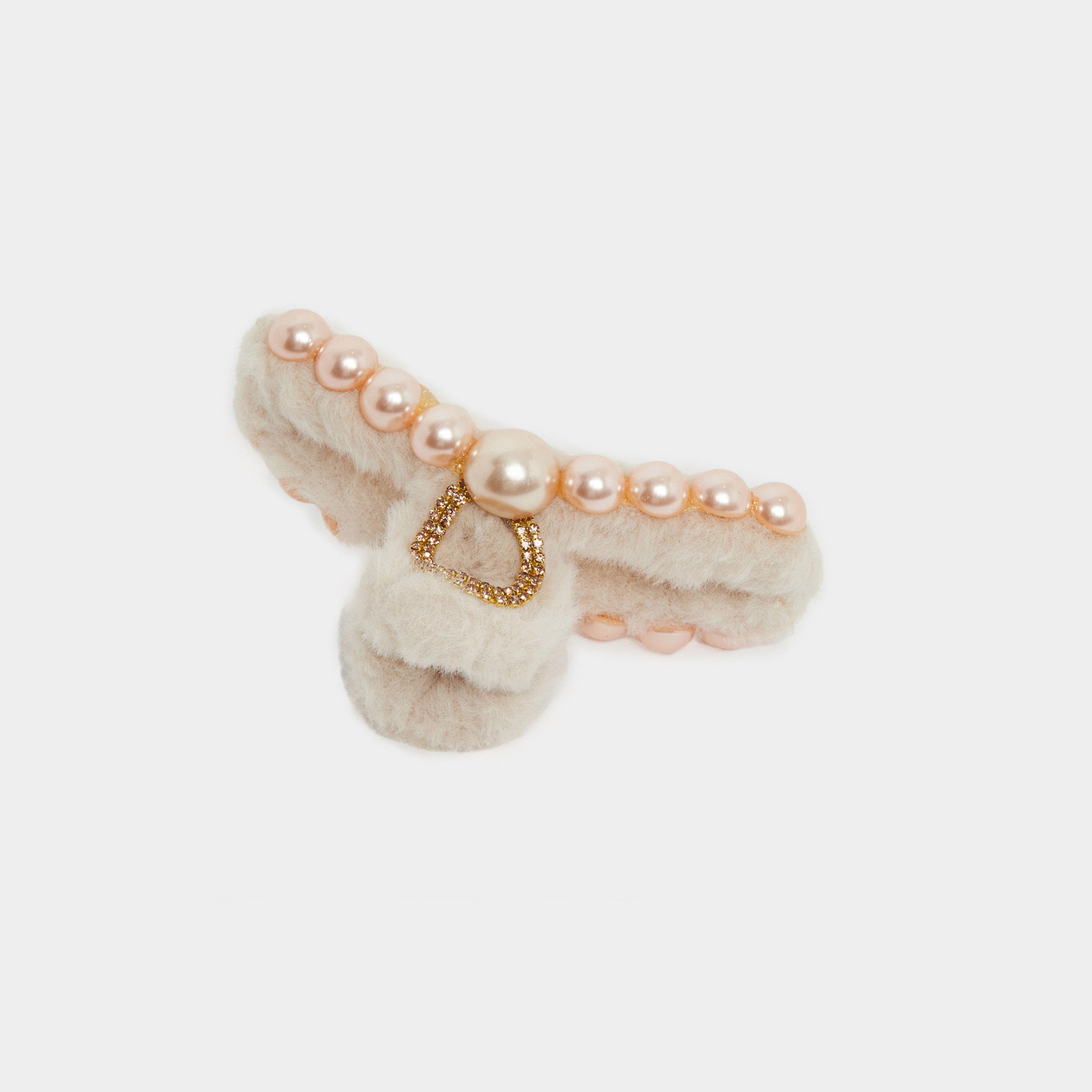 ستايلي - مشبك شعر من الفرو الصناعي لون بيج ولؤلؤي-women-hairaccessories-others-image-1