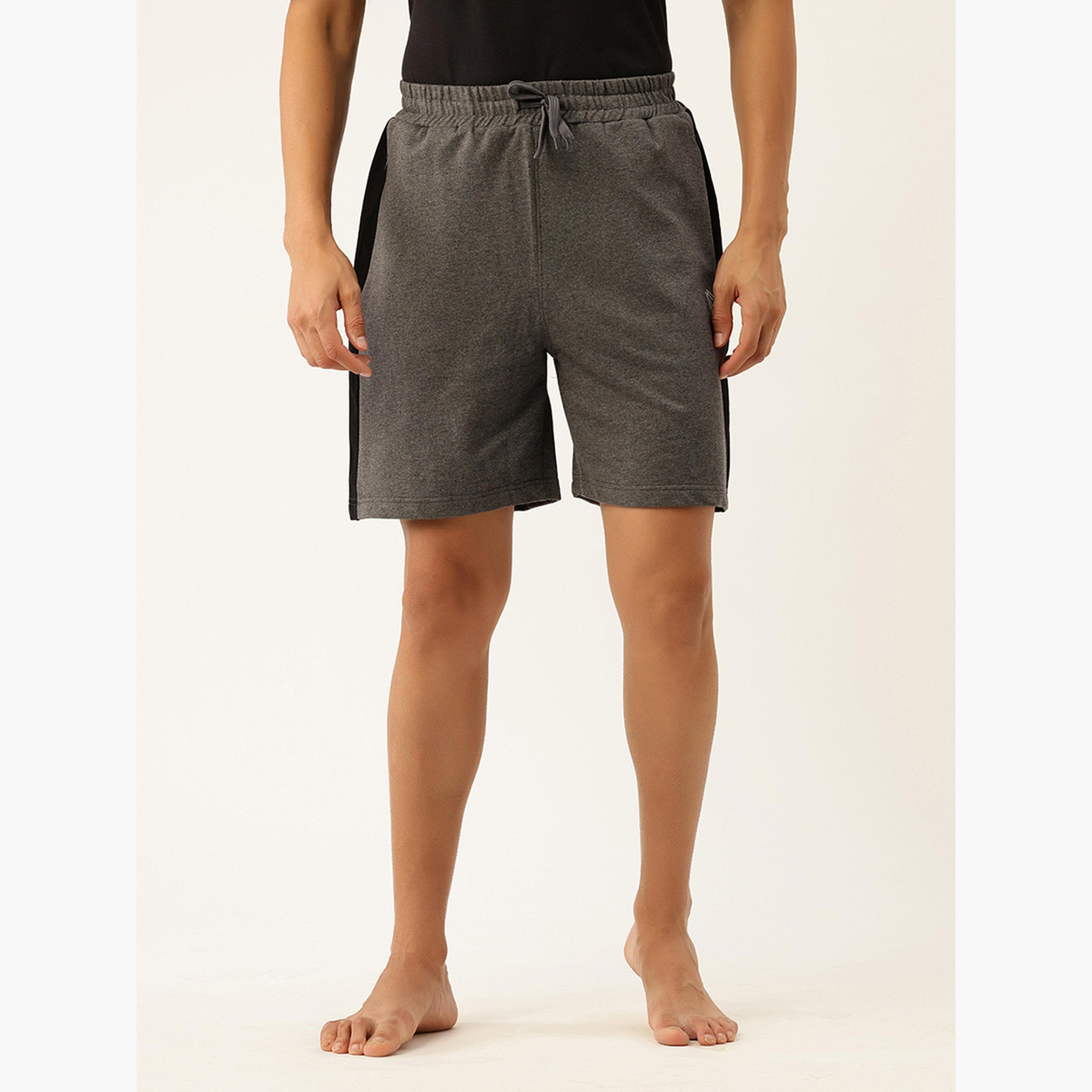 شورت مريح بجزء جانبي-men-clothing-bottoms-shorts-image-1
