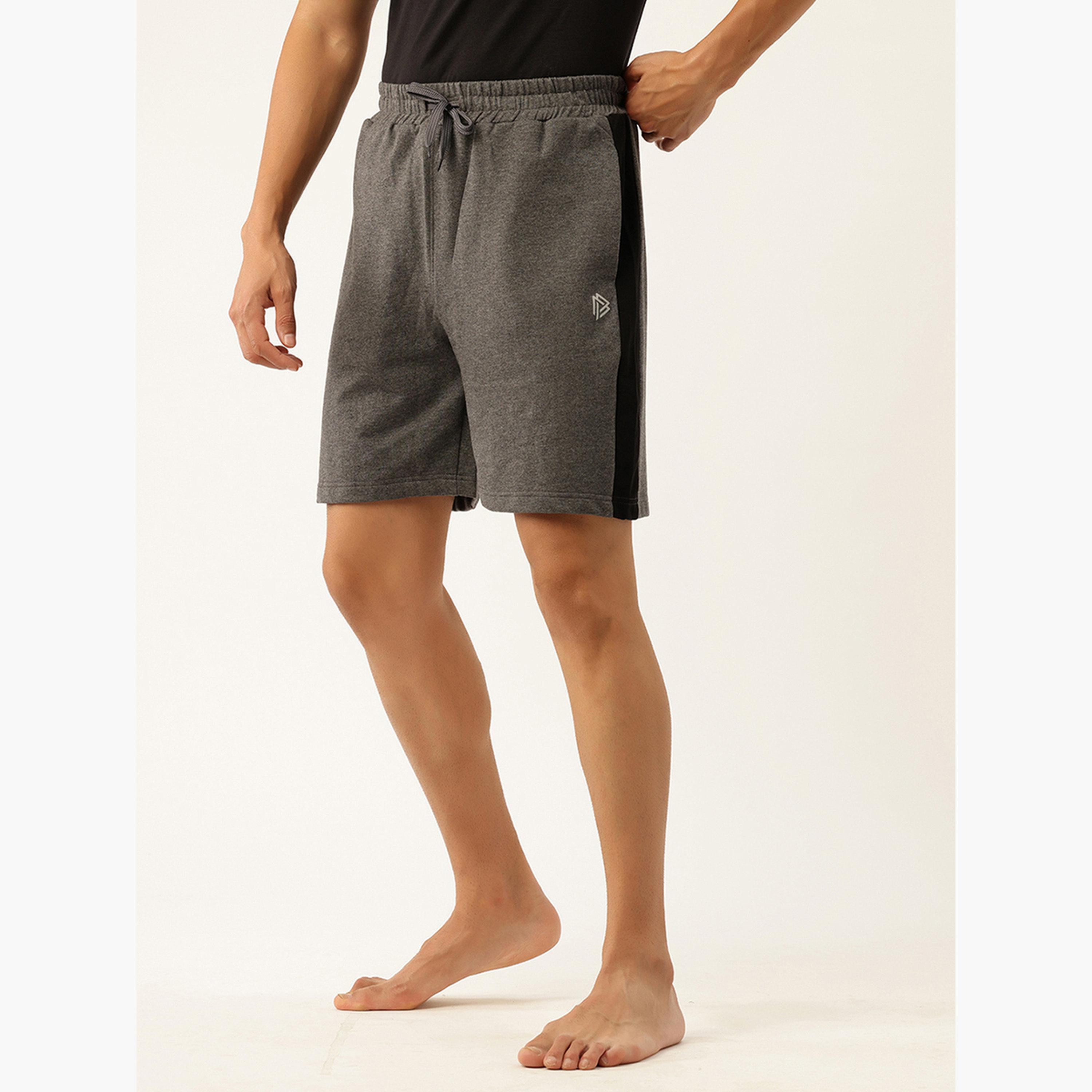 شورت مريح بجزء جانبي-men-clothing-bottoms-shorts-image-4