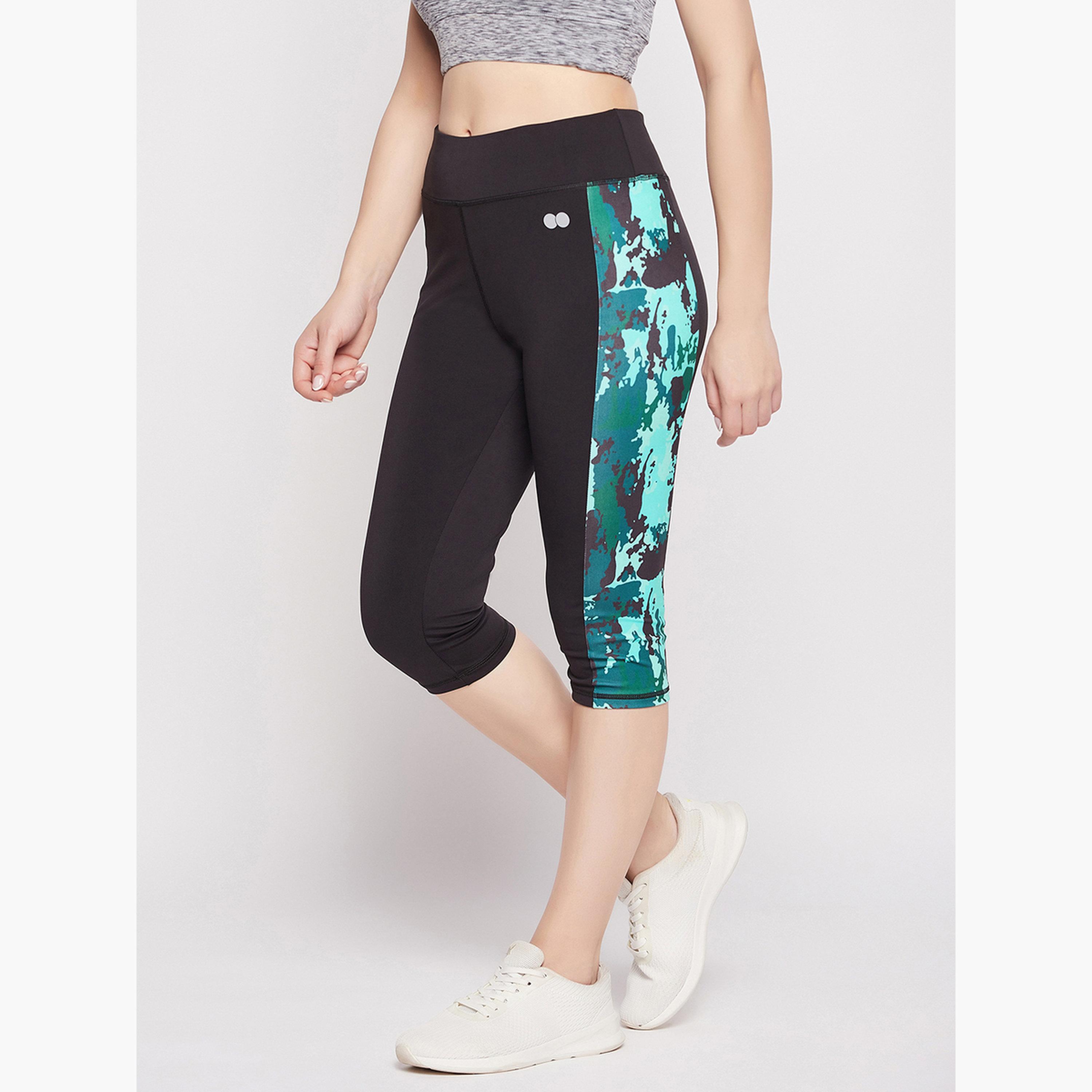 كلوفيا - بنطال كابري رياضي ضيق مع لوحة مطبوعة-women-clothing-sportswearandactivewear-bottoms-joggersandtrackpants-image-4