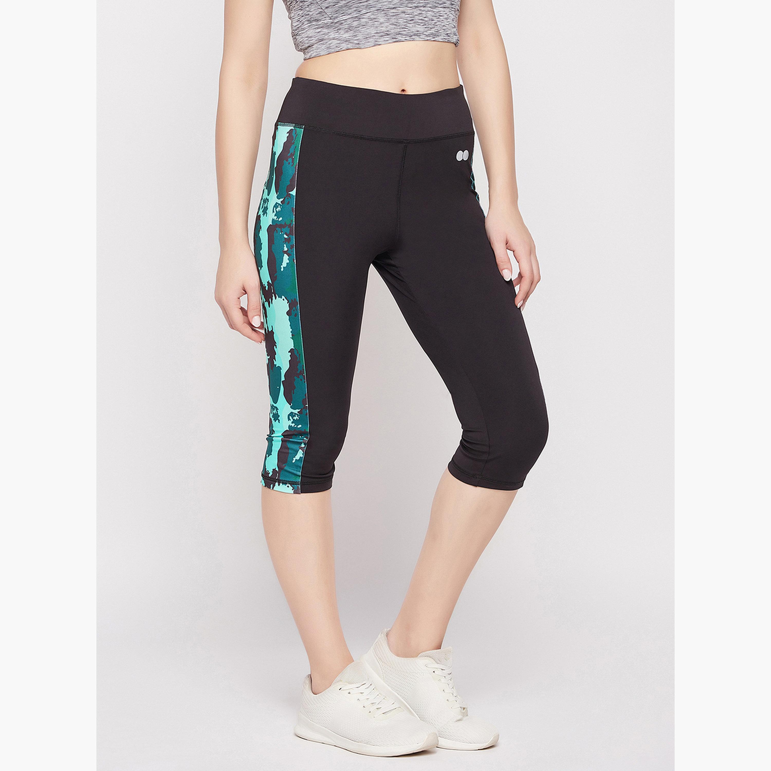 كلوفيا - بنطال كابري رياضي ضيق مع لوحة مطبوعة-women-clothing-sportswearandactivewear-bottoms-joggersandtrackpants-image-5