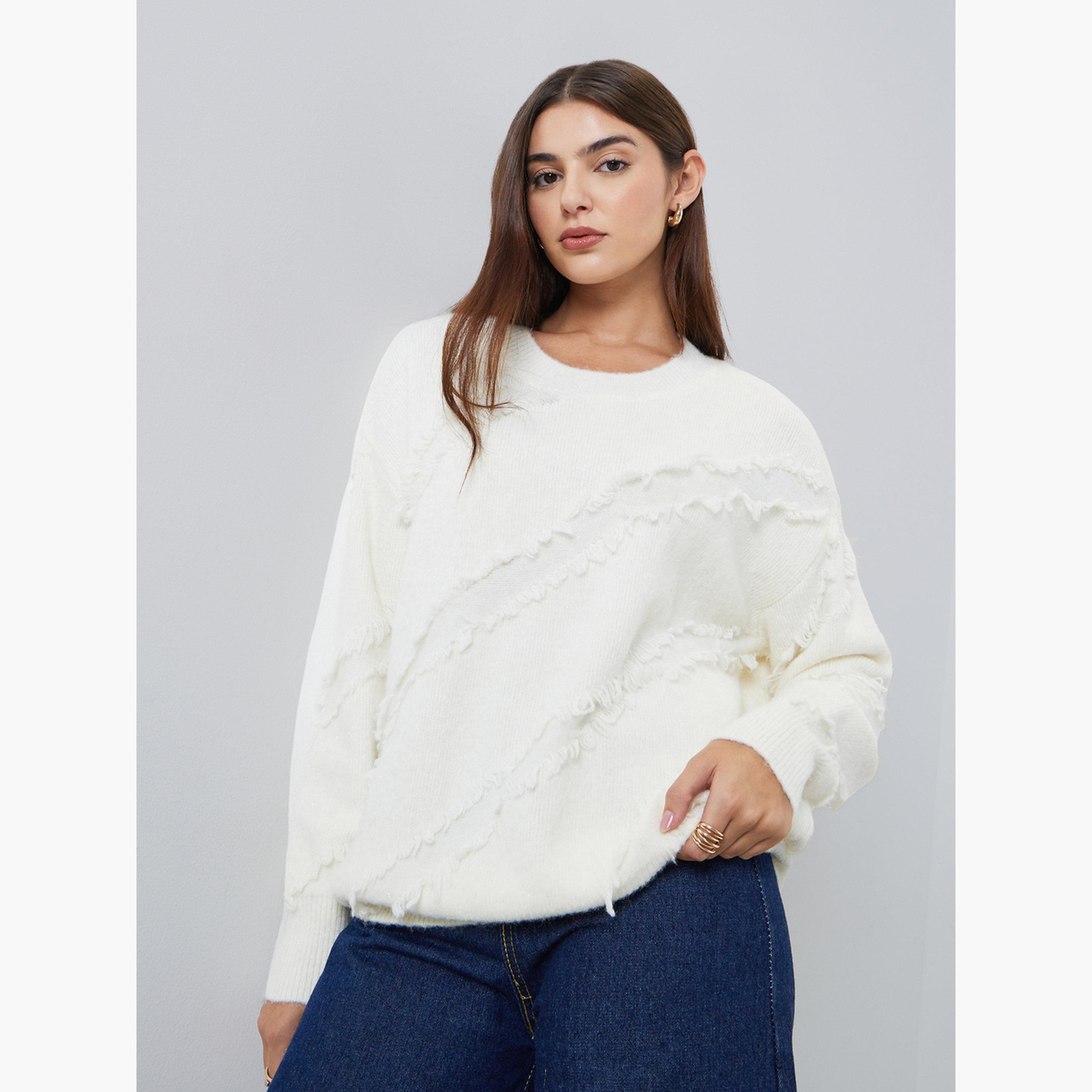 ستايلي - سترة تصميم واسع ذات نسيج أبيض وتفاصيل مهترئة للنساء -women-winterwear-cardigansandjumpers-jumpers-image-1