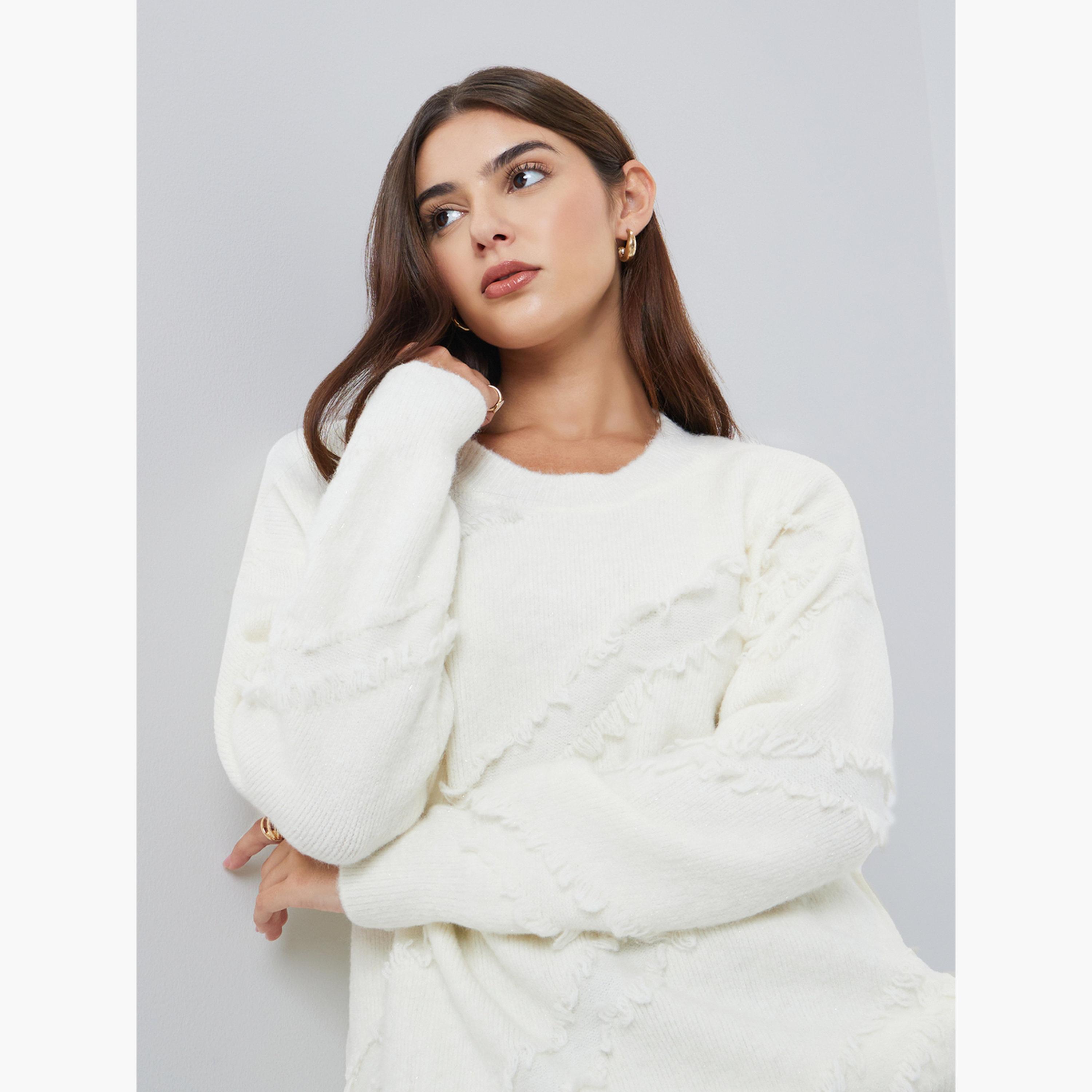 ستايلي - سترة تصميم واسع ذات نسيج أبيض وتفاصيل مهترئة للنساء -women-winterwear-cardigansandjumpers-jumpers-image-3