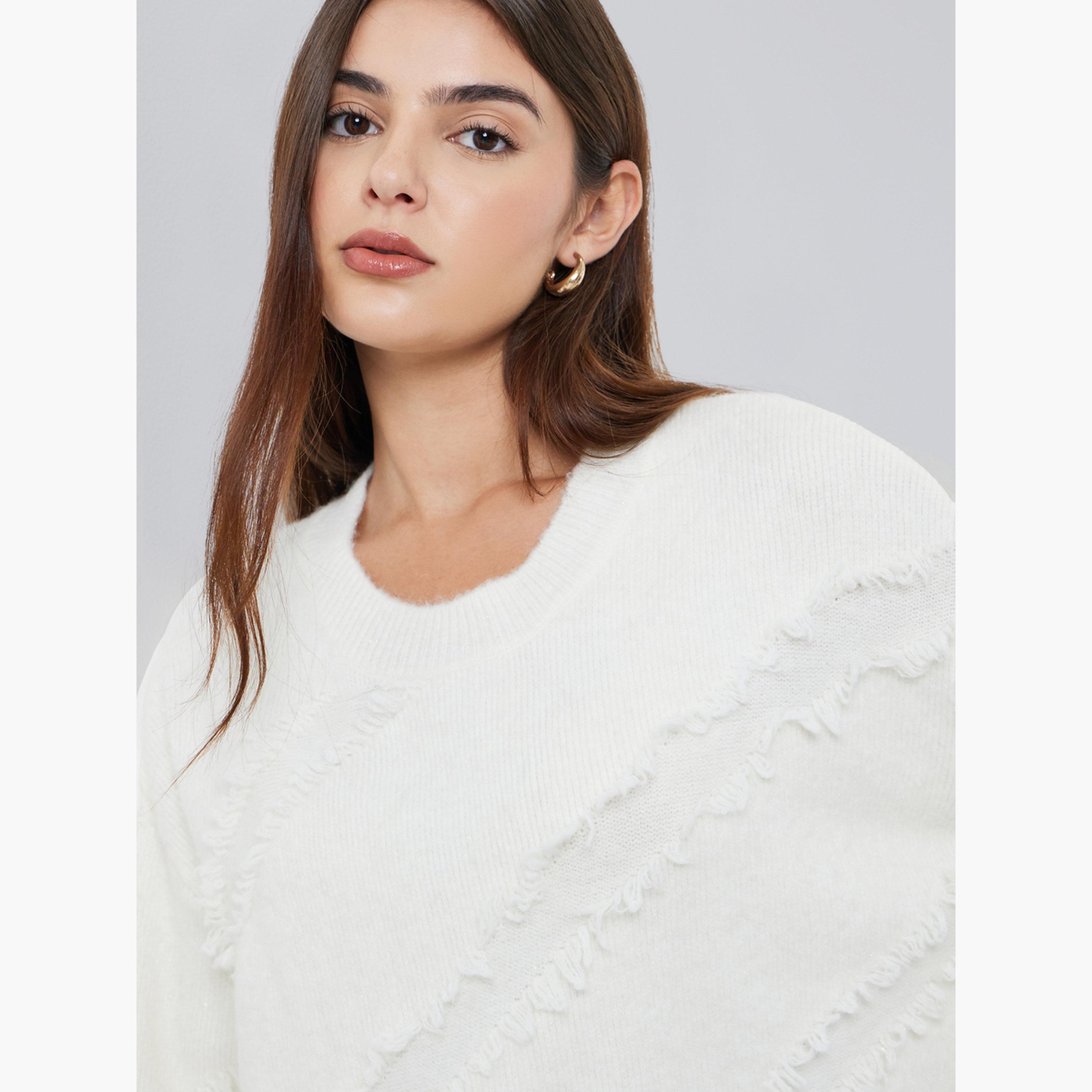 ستايلي - سترة تصميم واسع ذات نسيج أبيض وتفاصيل مهترئة للنساء -women-winterwear-cardigansandjumpers-jumpers-image-4