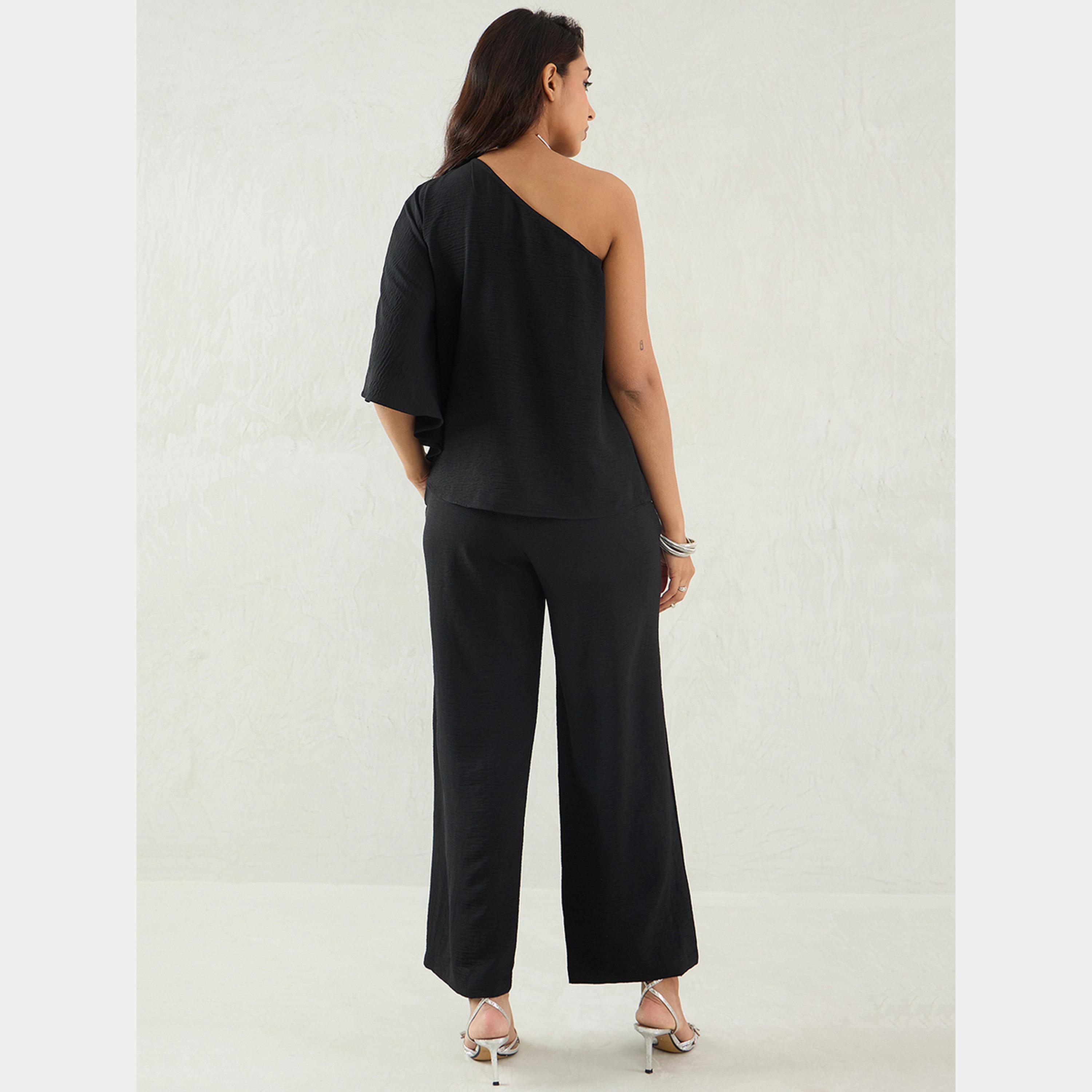 فيميلا - بلوزة سوداء بكتف واحد وبنطال-women-clothing-coordsets-image-3