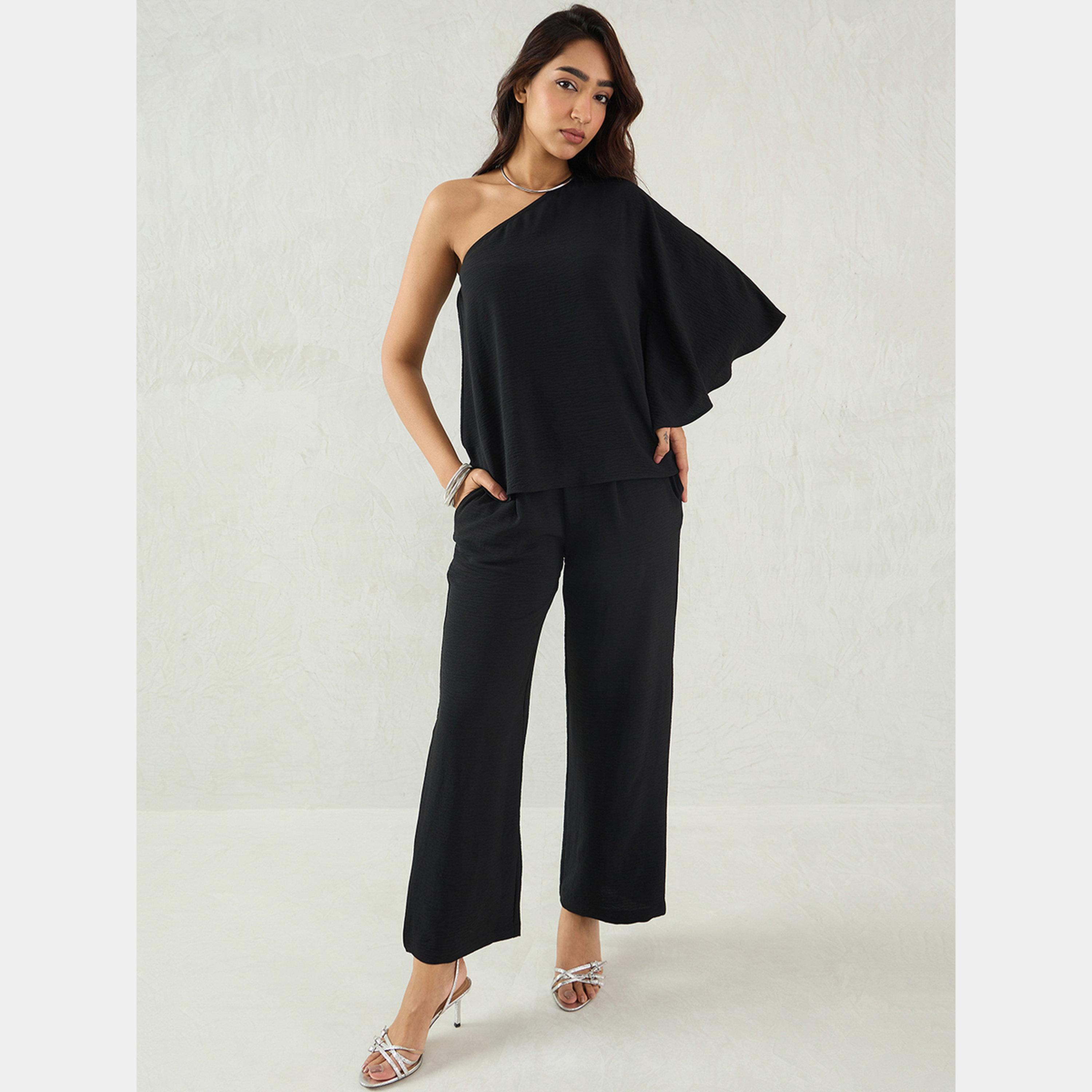 فيميلا - بلوزة سوداء بكتف واحد وبنطال-women-clothing-coordsets-image-4