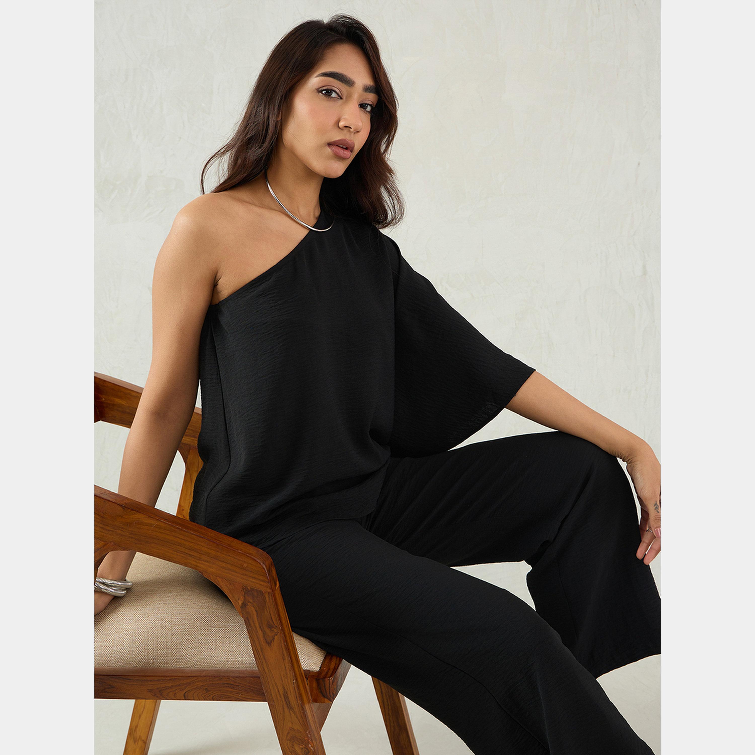 فيميلا - بلوزة سوداء بكتف واحد وبنطال-women-clothing-coordsets-image-5