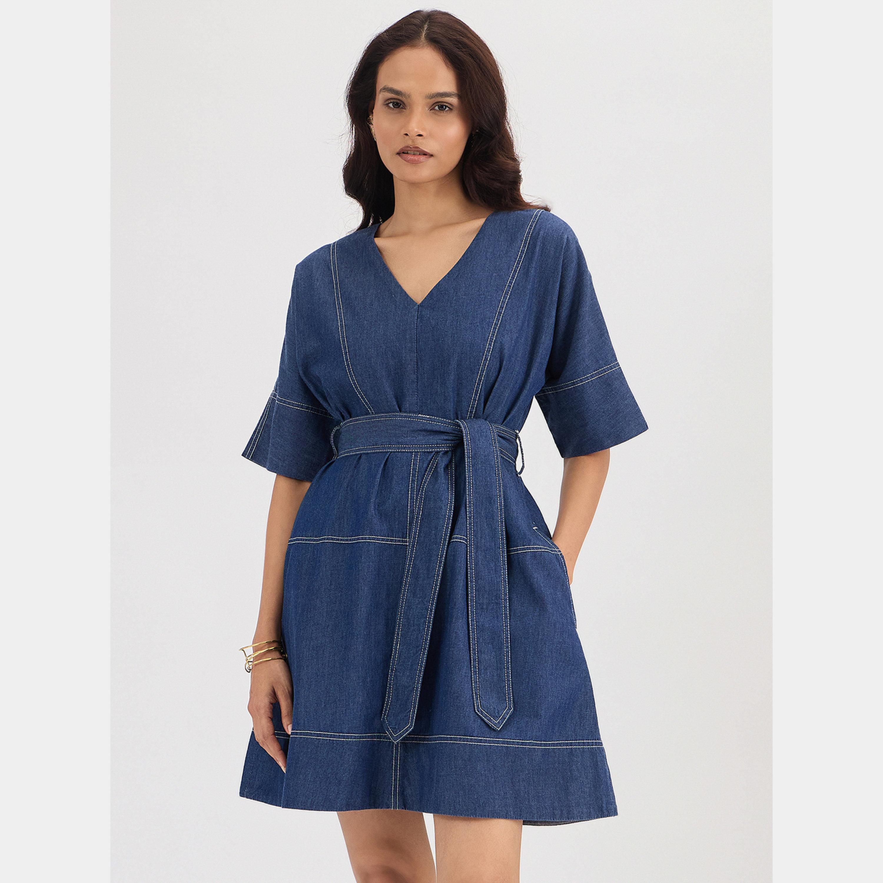 فيميلا - فستان جينز نسائي قصير بأكمام قصيرة ورقبة حرف A، لون أزرق كحلي-women-clothing-dresses-image-1