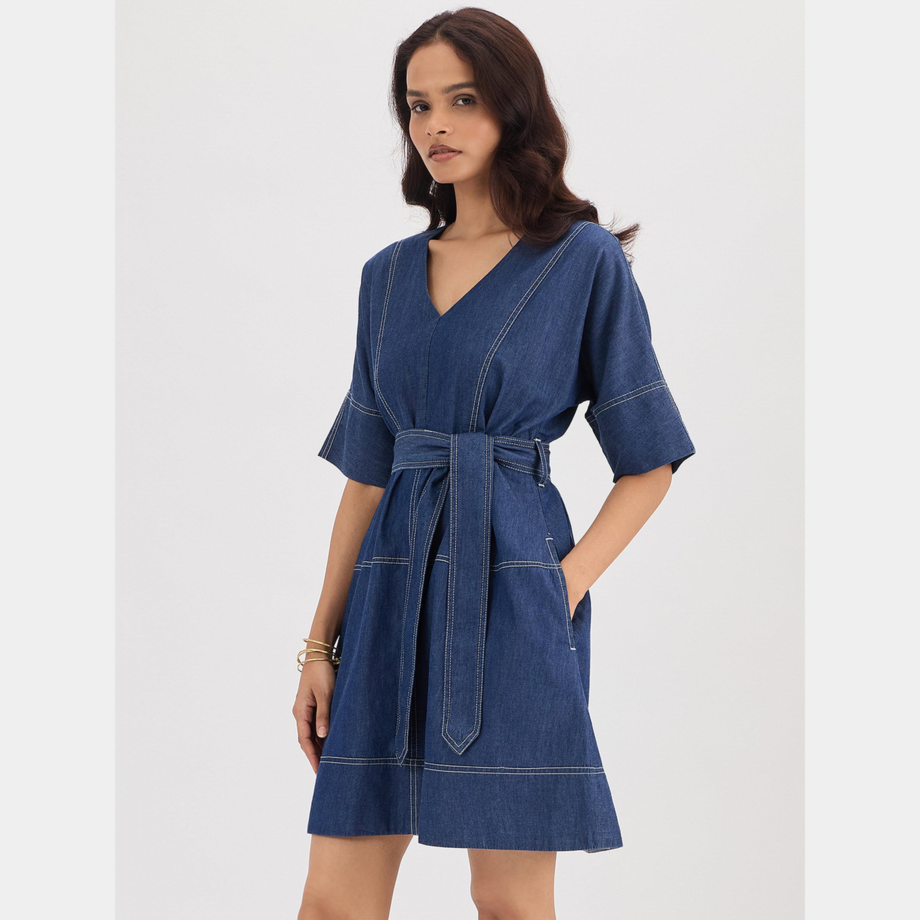 فيميلا - فستان جينز نسائي قصير بأكمام قصيرة ورقبة حرف A، لون أزرق كحلي-women-clothing-dresses-image-5