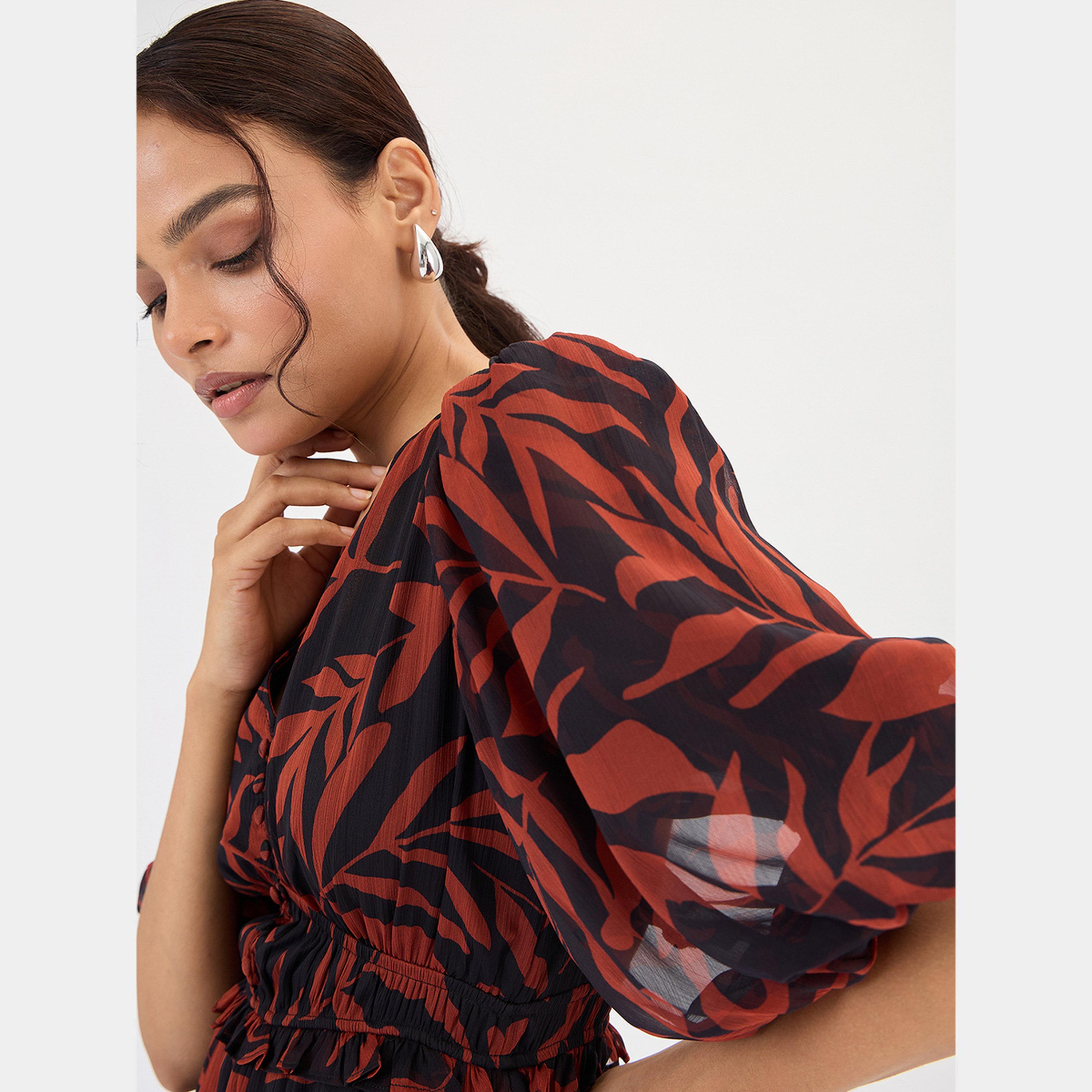 فيميلا - فستان نسائي قصير بأكمام منتفخة ورقبة حرف V مطبوع عليه نقشة بيزلي لون أزرق-women-clothing-dresses-image-6