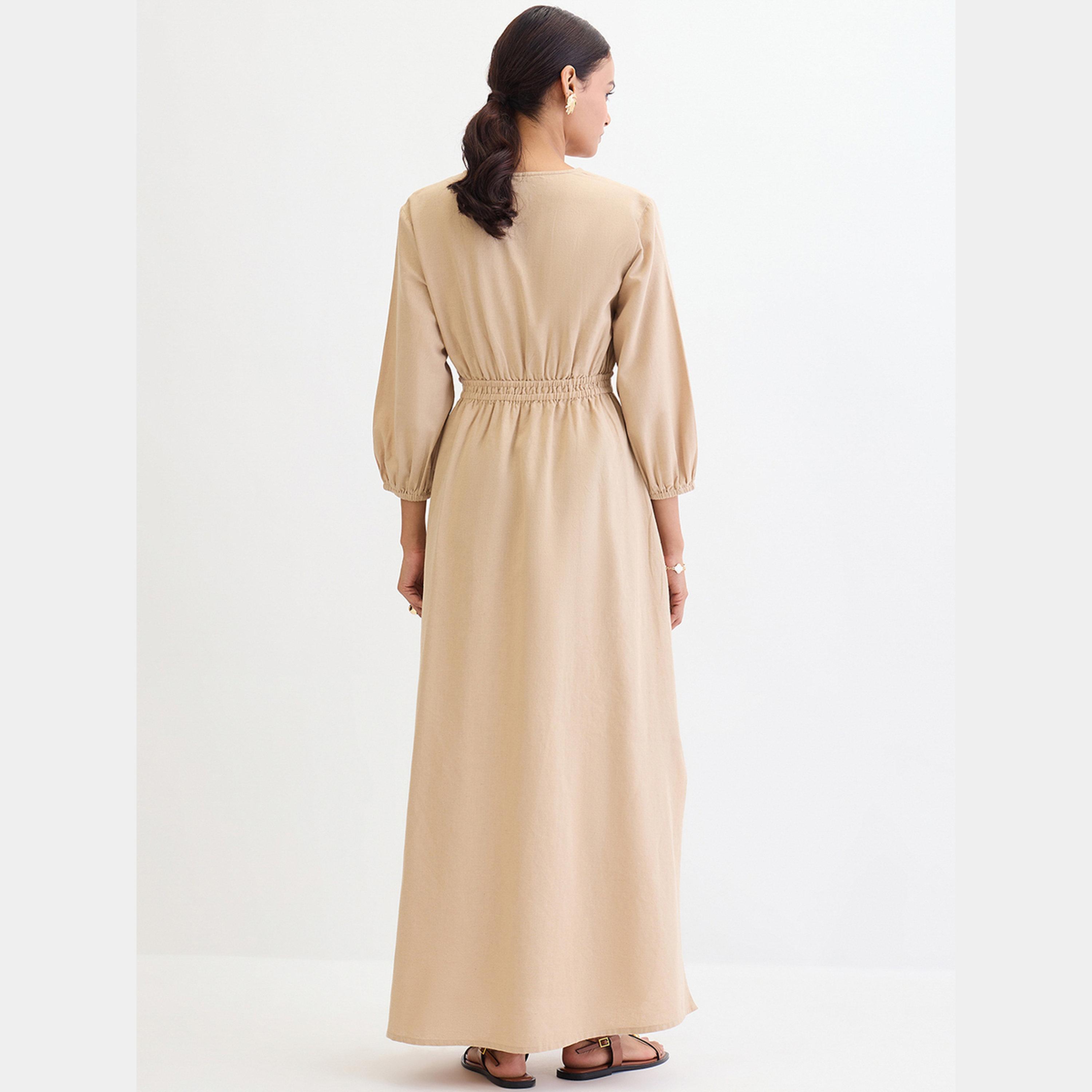 فيميلا - فستان ماكسي كتان نسائي رقبة حرف V وأكمام ثلاثة أرباع لون بيج-women-clothing-dresses-image-3