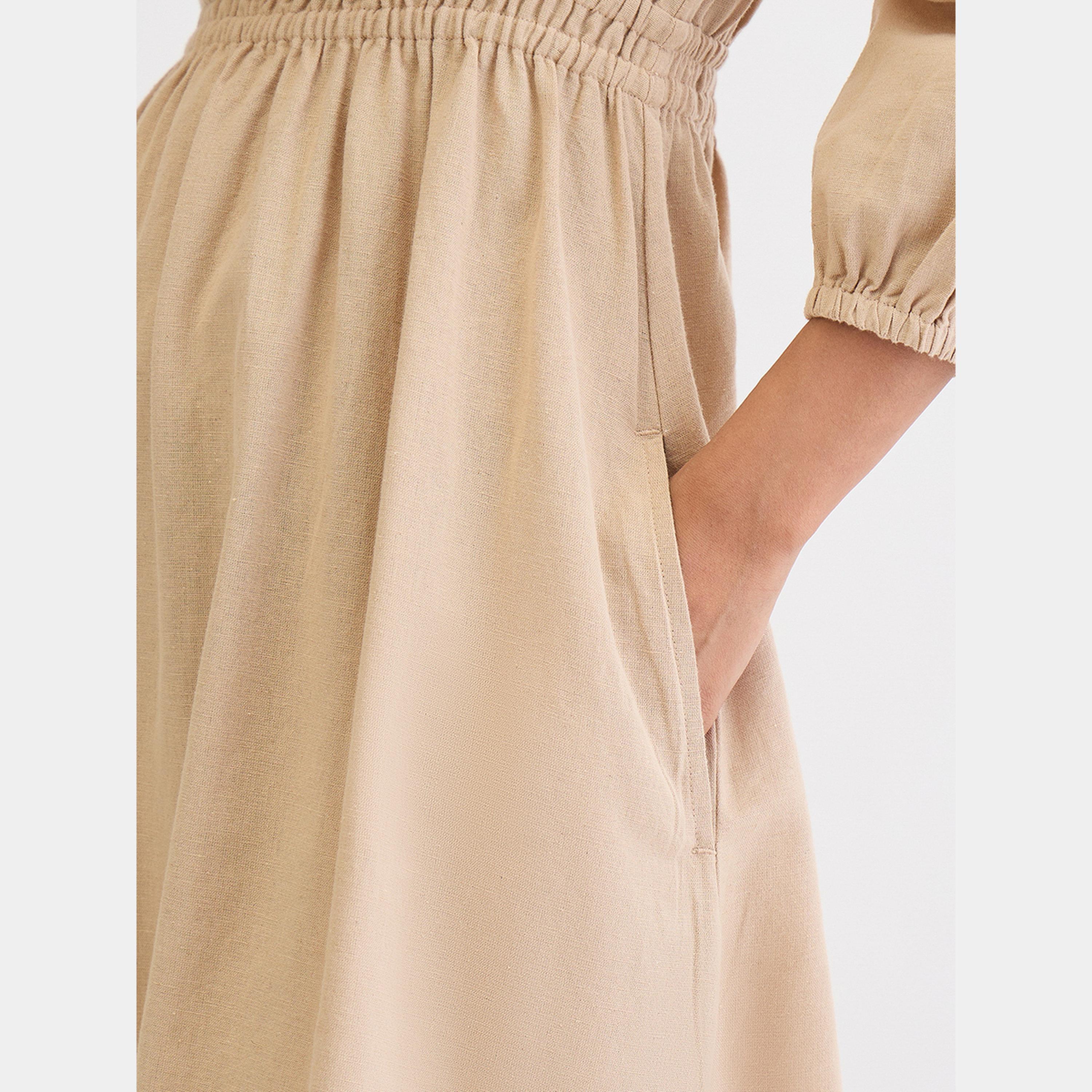 فيميلا - فستان ماكسي كتان نسائي رقبة حرف V وأكمام ثلاثة أرباع لون بيج-women-clothing-dresses-image-5