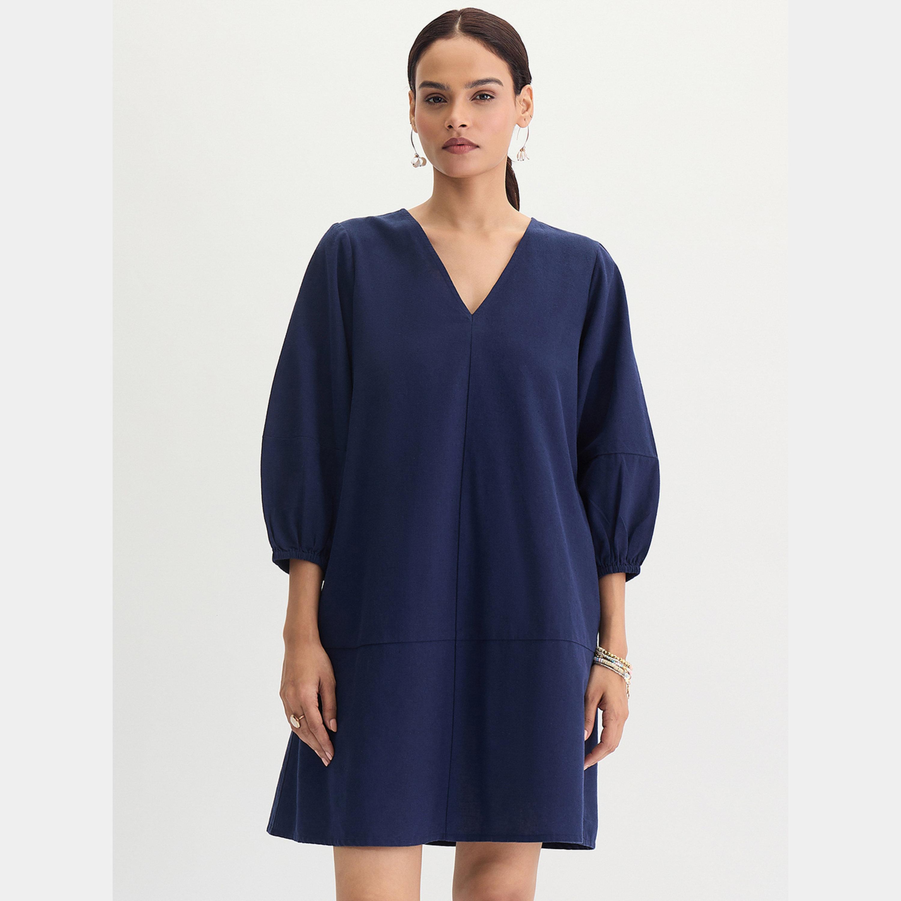 فيميلا - فستان قصير من القطن والكتان بأكمام ثلاثة أرباع ورقبة حرف A لون أزرق كحلي-women-clothing-dresses-image-1