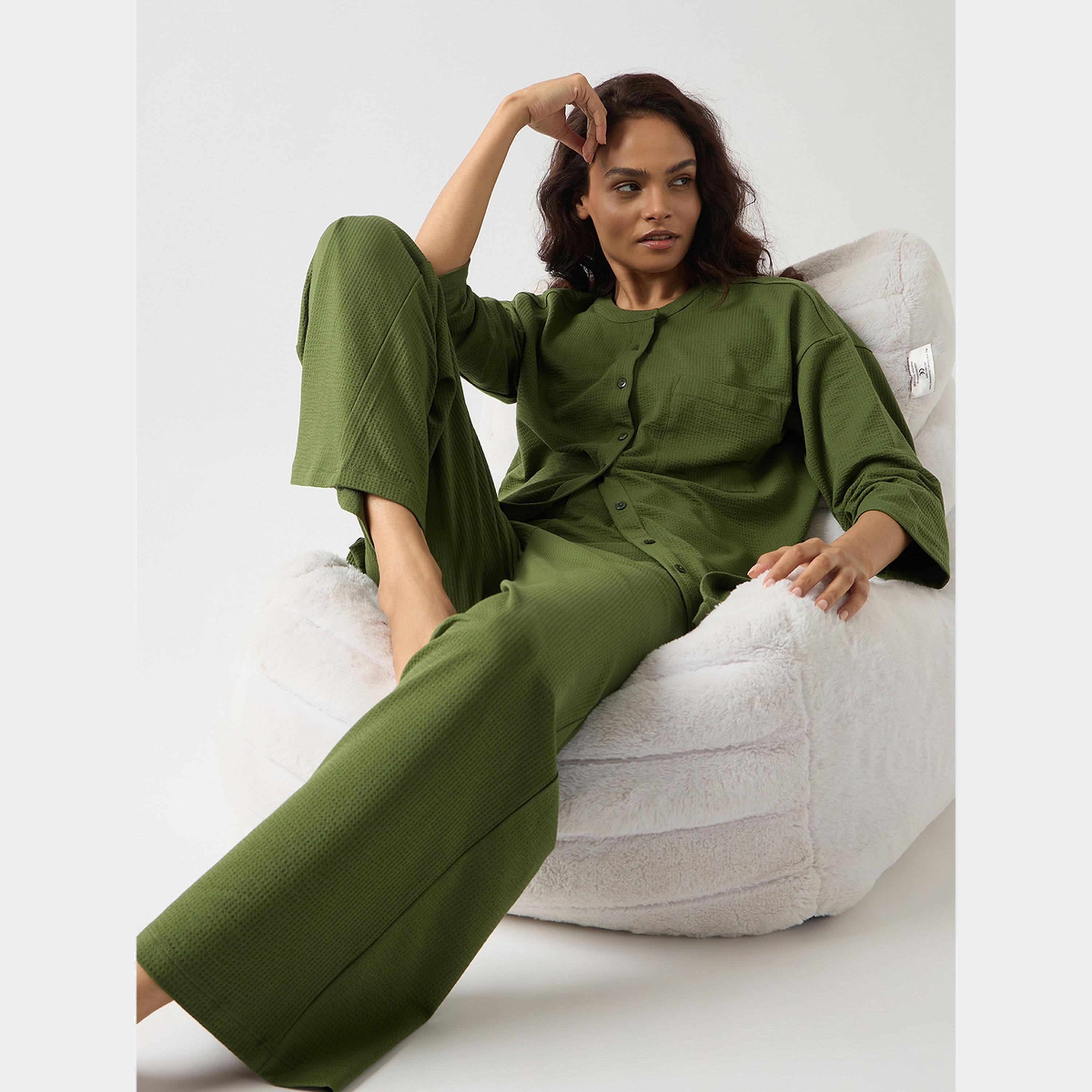فيميلا - بنطال محبوك مريح باللون الأخضر-women-clothing-bottoms-trousers-image-4