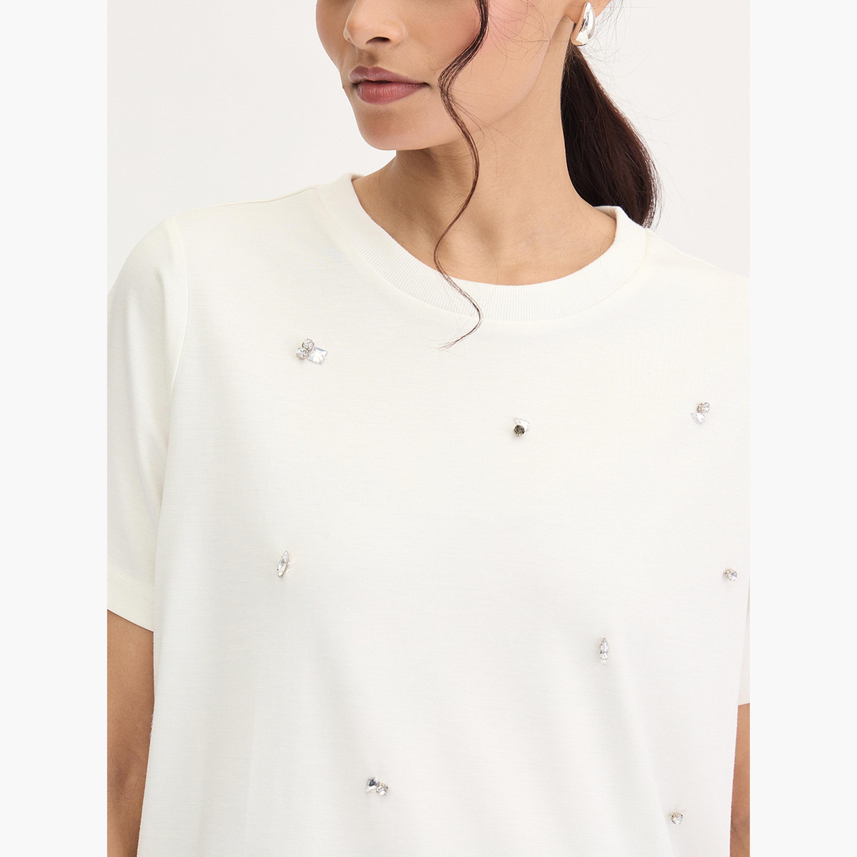 فيميلا - تي شيرت أبيض بأكمام قصيرة مزين بأحجار الراين-women-clothing-tshirts-image-4