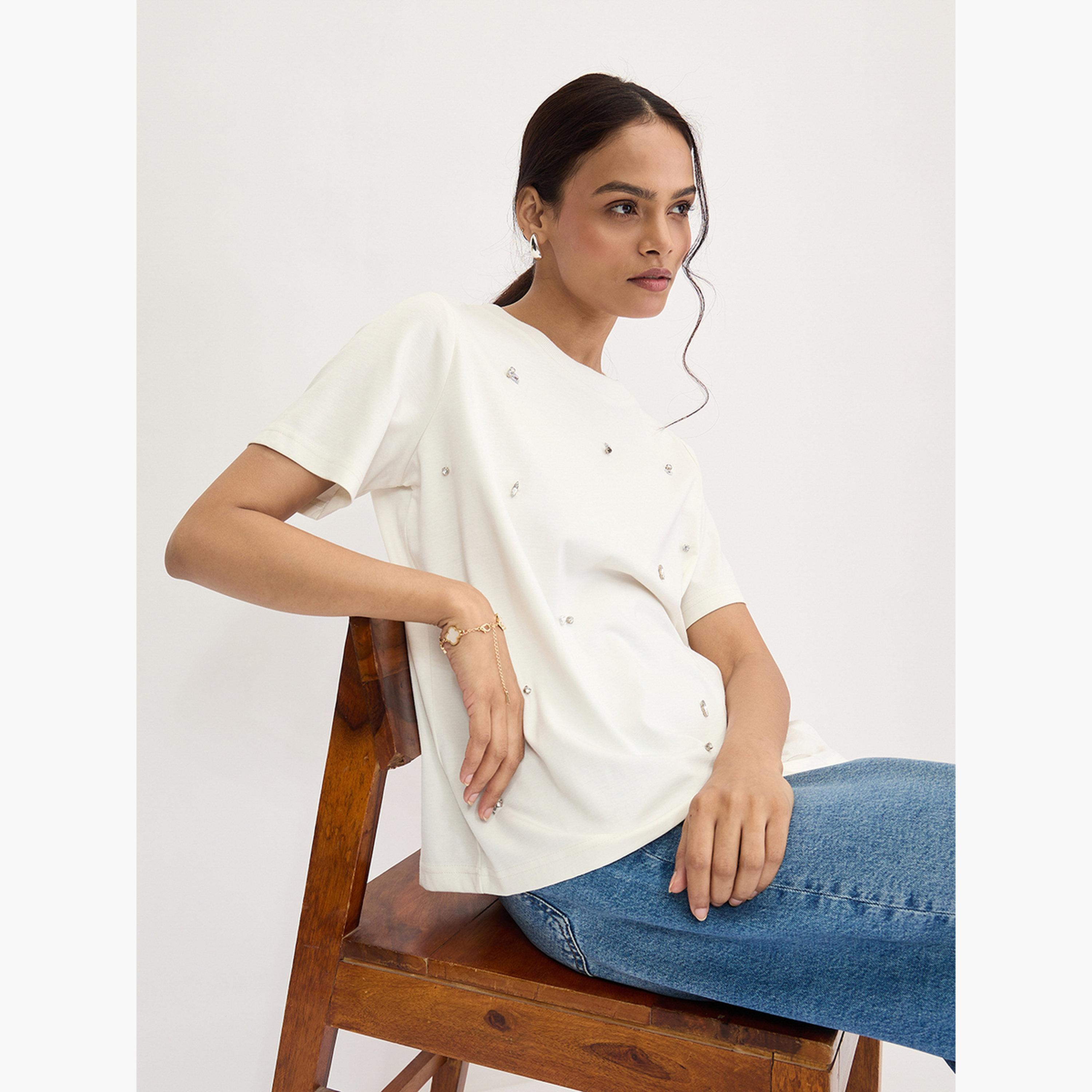 فيميلا - تي شيرت أبيض بأكمام قصيرة مزين بأحجار الراين-women-clothing-tshirts-image-6
