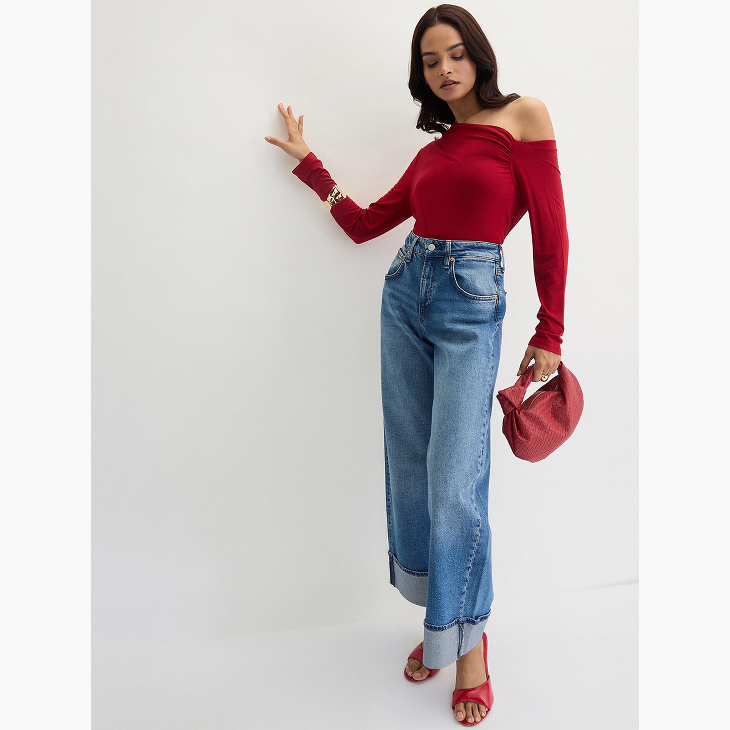 فيميلا - بلوزة محبوكة بكتف واحد لون أحمر داكن-women-clothing-tshirts-image-2
