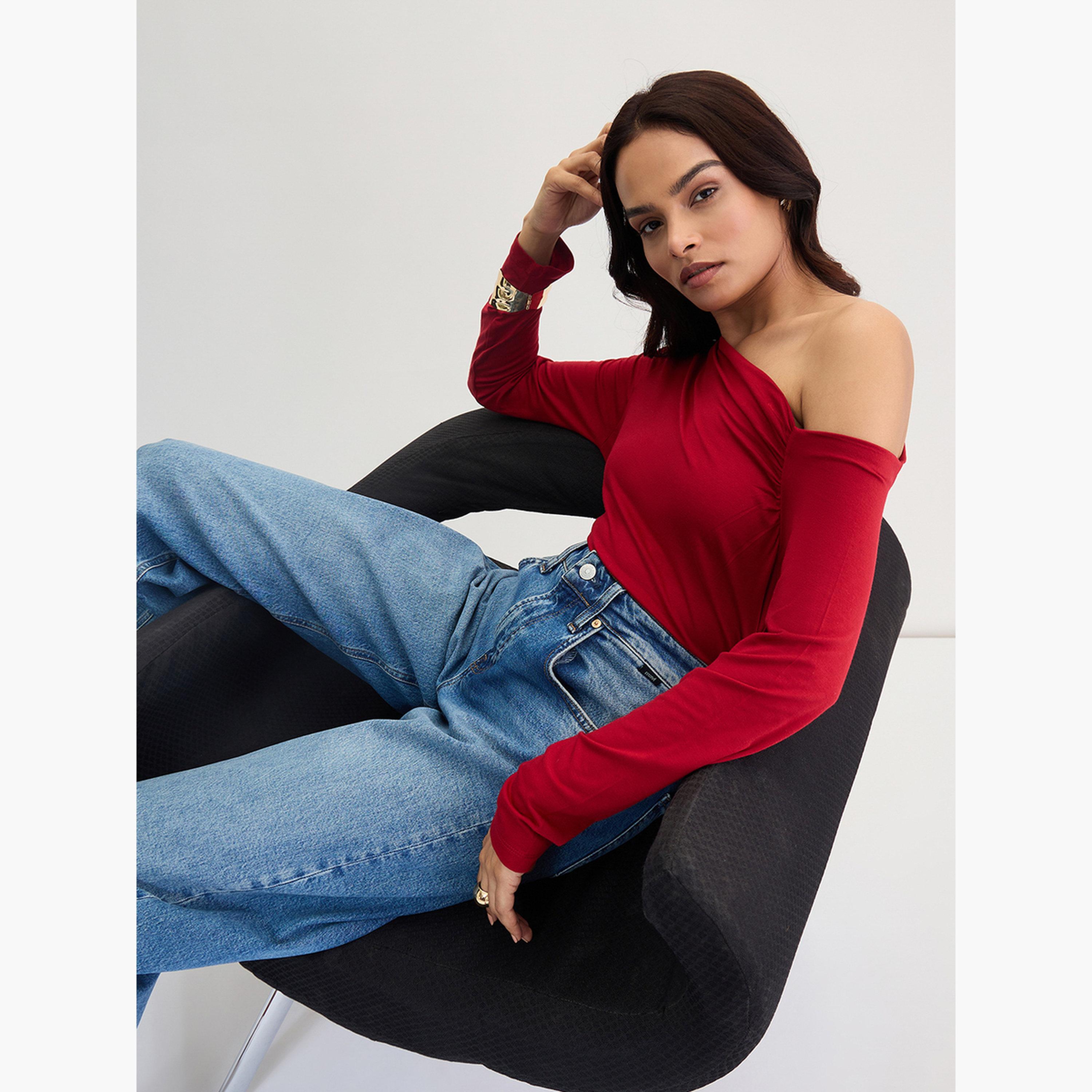 فيميلا - بلوزة محبوكة بكتف واحد لون أحمر داكن-women-clothing-tshirts-image-5