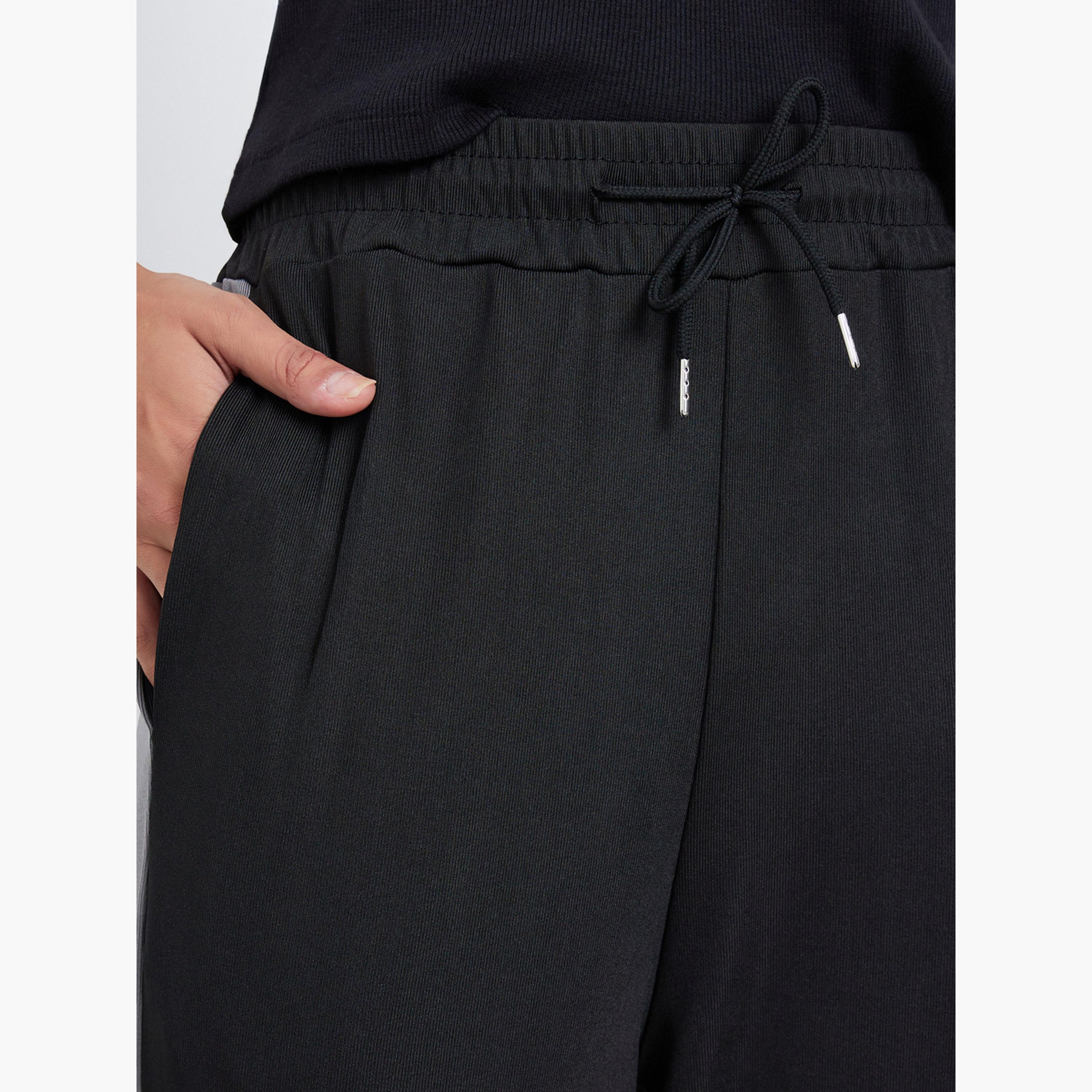 ستايلي - بنطال رياضي مريح لون أسود مع خطوط جانبية-women-clothing-bottoms-joggers-image-3