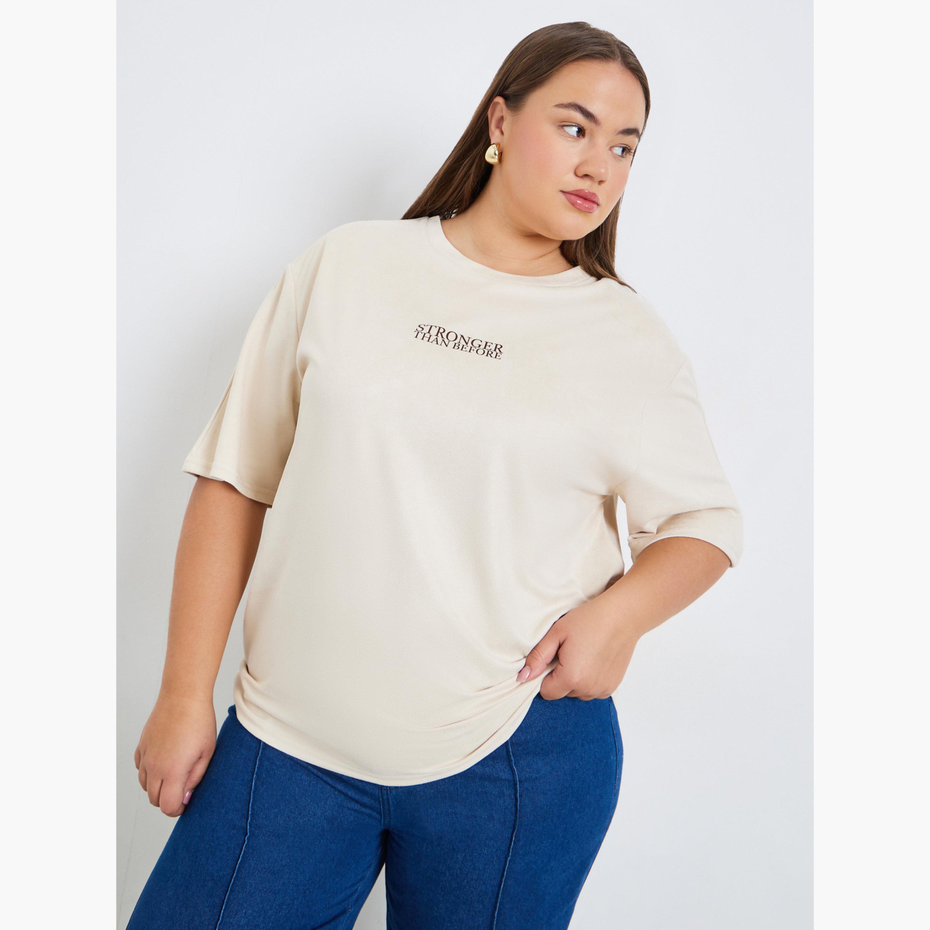 تيشيرت بأكمام قصيرة وطبعة كتابة مقاس كبير-women-clothing-tshirts-image-1