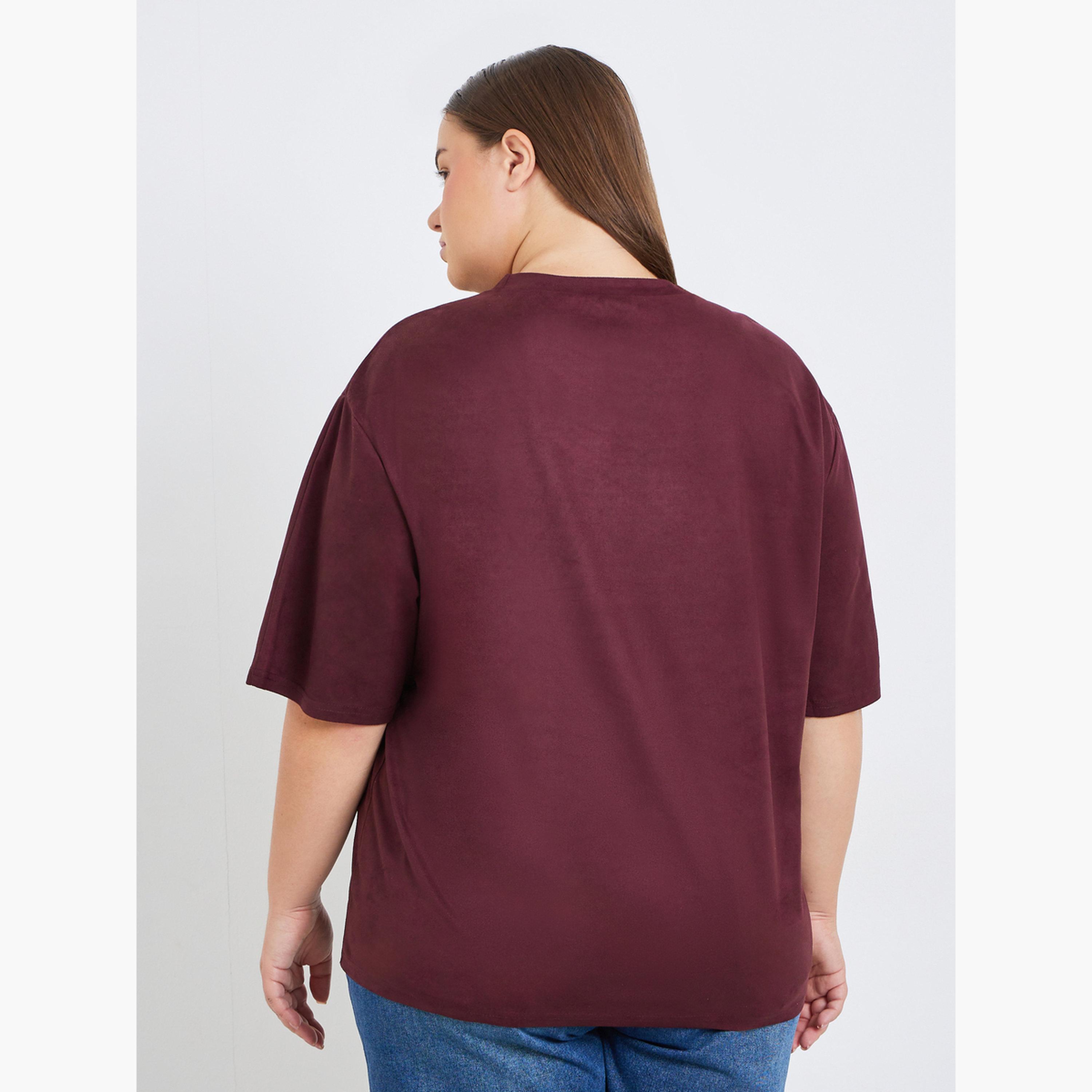 Styli Plus Size Burgundy Slogan Print Short Sleeve T-Shirt-women-clothing-tshirts-image-5