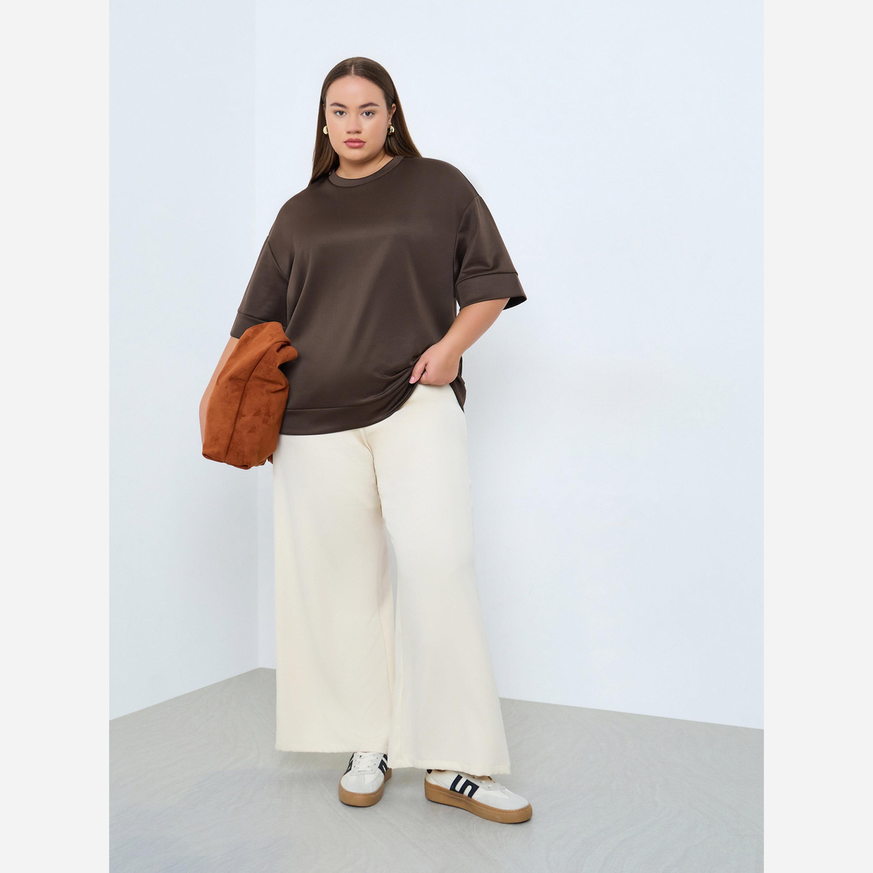 ستايلي - تيشيرت بني أكمام قصيرة ومقاس واسع-women-clothing-tshirts-image-2