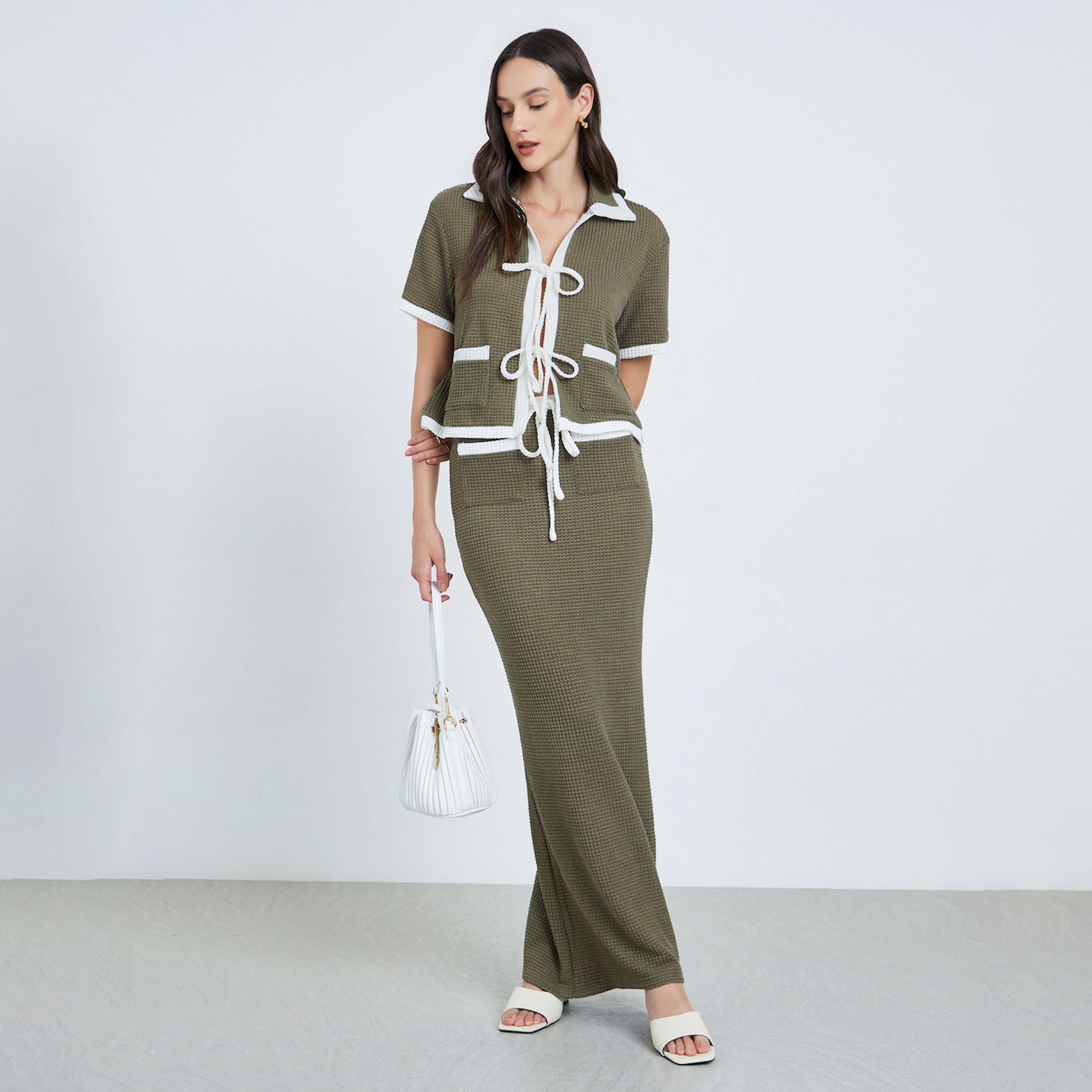 طقم كنزة وتنورة بلون زيتوني مع حواف متباينة-women-clothing-coordsets-image-1