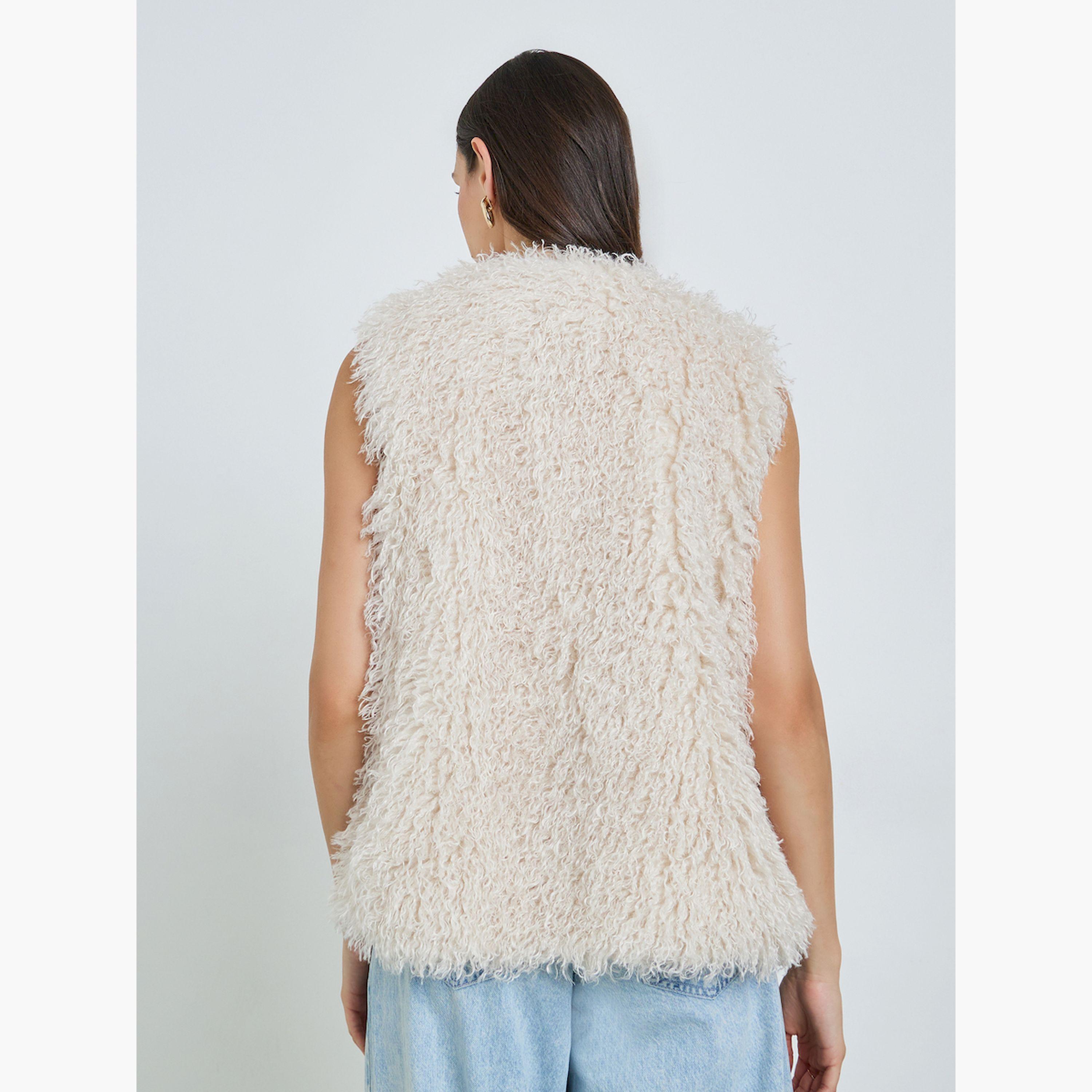 تيك تو × ستايلي - معطف نسائي سادة بدون أكمام من الفرو الصناعي-women-winterwear-coatsandjackets-jackets-image-4