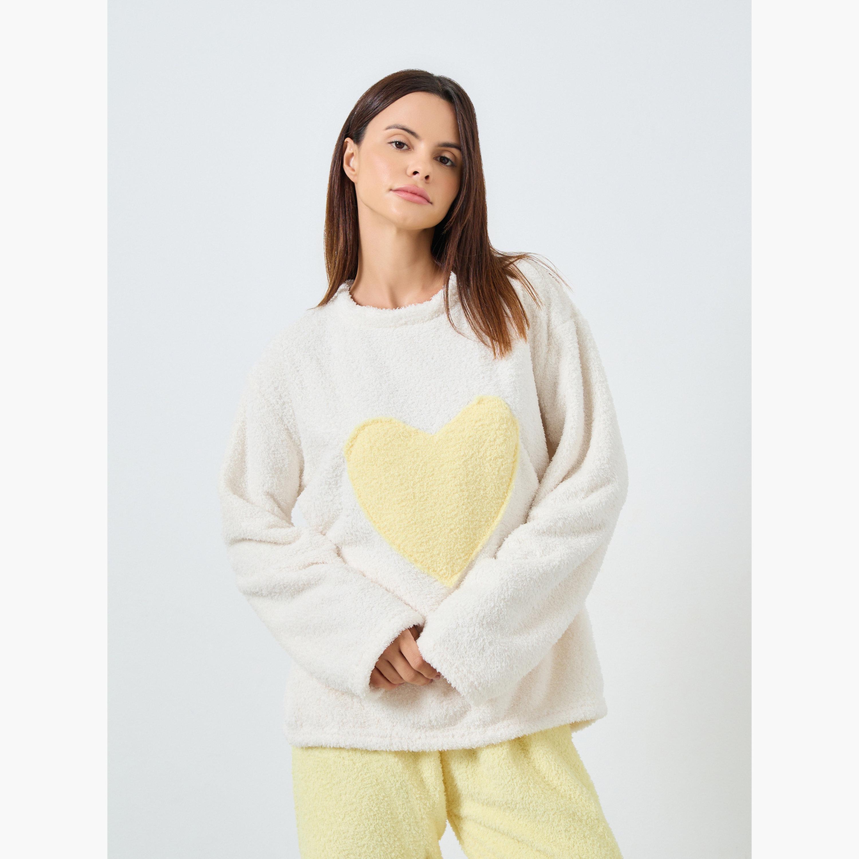 Styli Contrast Heart Detail Fleece Top and Pyjama Set-women-clothing-nightwear-pyjamas-longsets-image-2