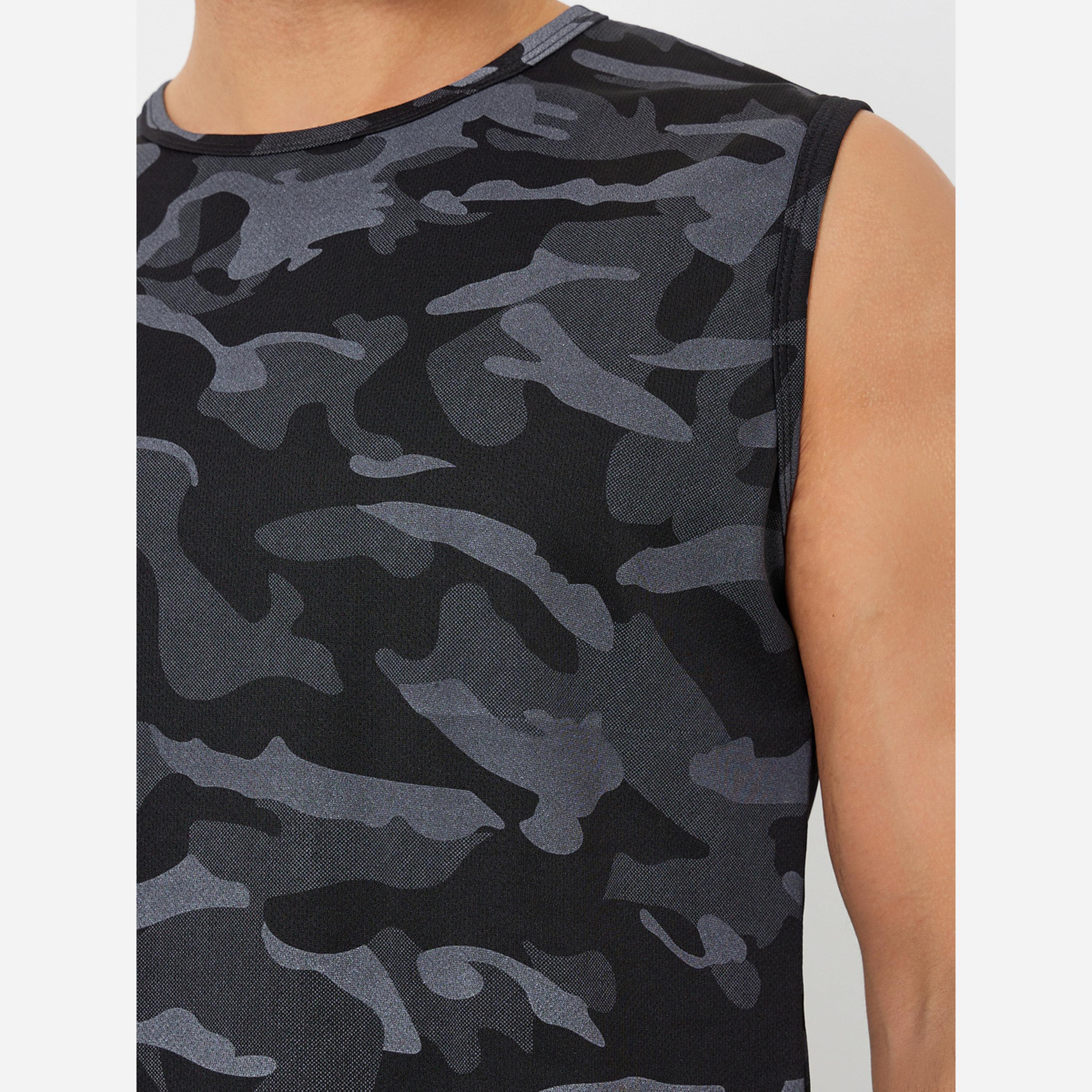 ستايلي - تيشيرت رجالي لون أسود طبعة عسكرية بدون أكمام-men-clothing-sportswearandactivewear-tshirtsandpolos-image-4