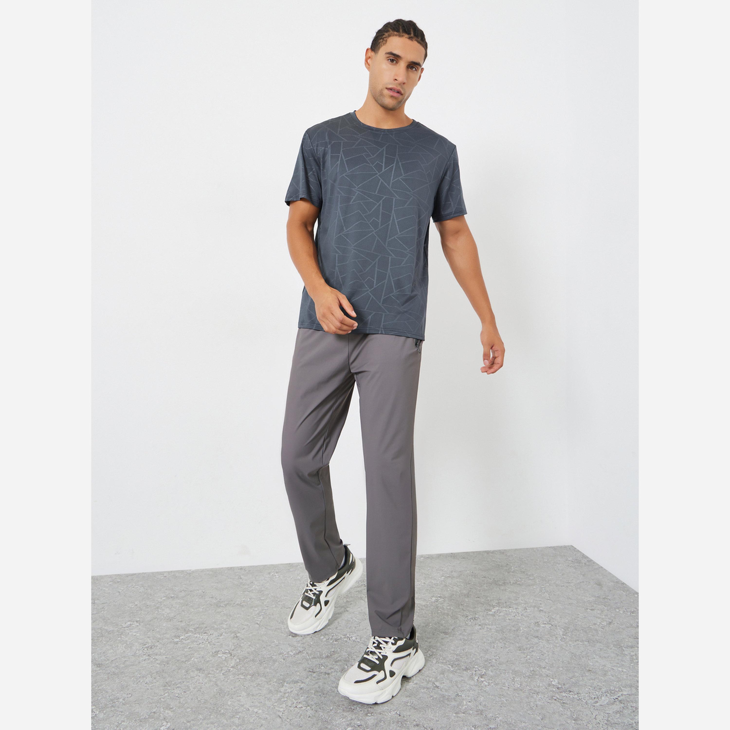 ستايلي - تيشيرت تدريب رجالي لون رمادي طبعة-men-clothing-sportswearandactivewear-tshirtsandpolos-image-2