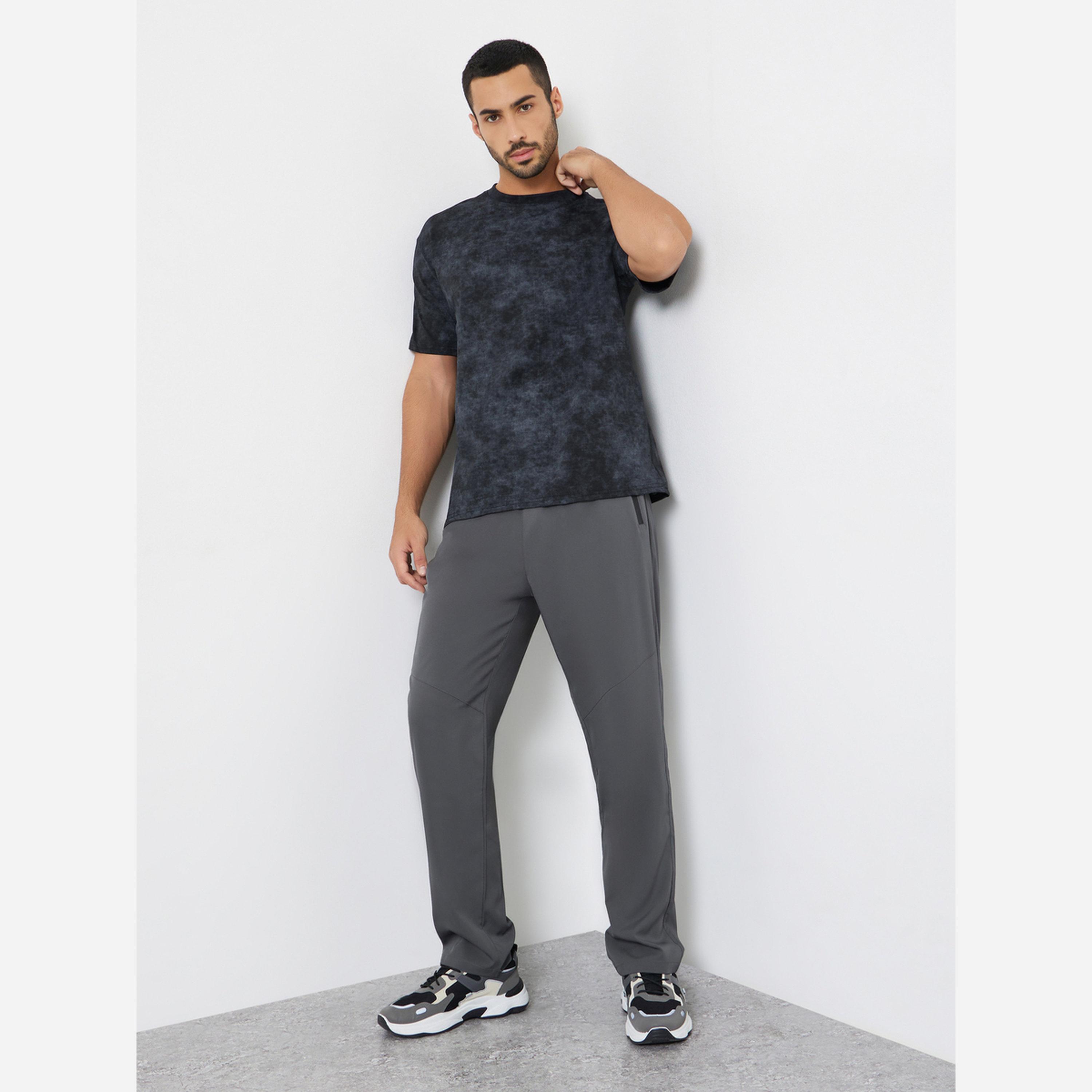 ستايلي - تيشيرت رجالي لون أسود طبعة تصميم مريح للتدريب-men-clothing-sportswearandactivewear-tshirtsandpolos-image-2