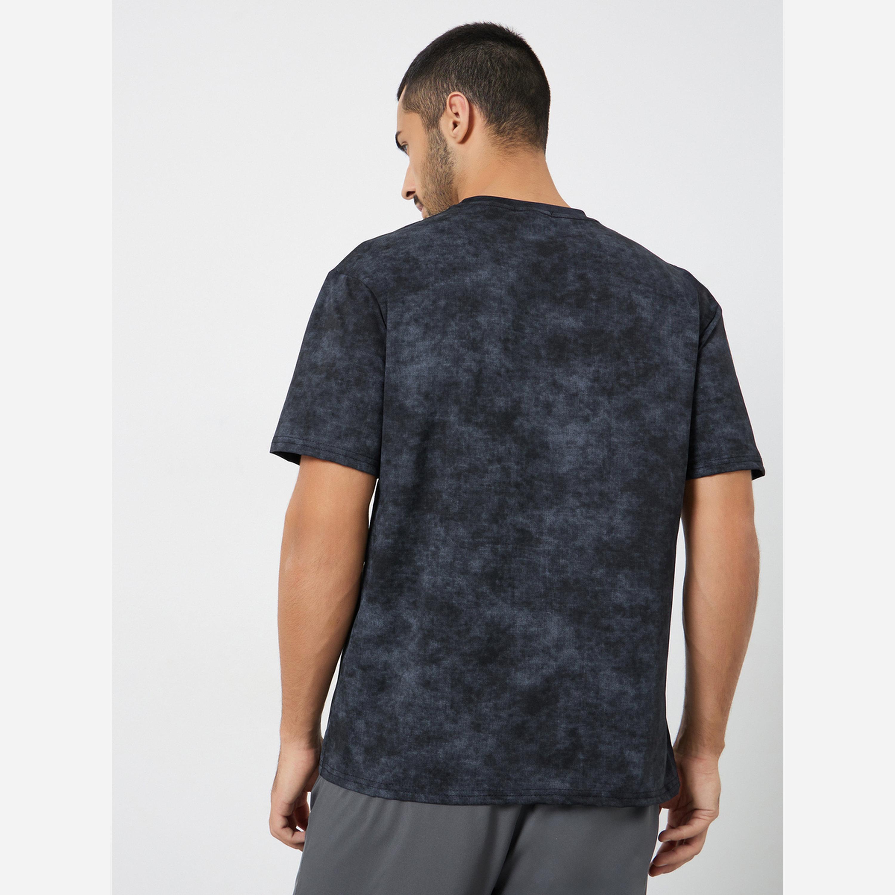 ستايلي - تيشيرت رجالي لون أسود طبعة تصميم مريح للتدريب-men-clothing-sportswearandactivewear-tshirtsandpolos-image-4