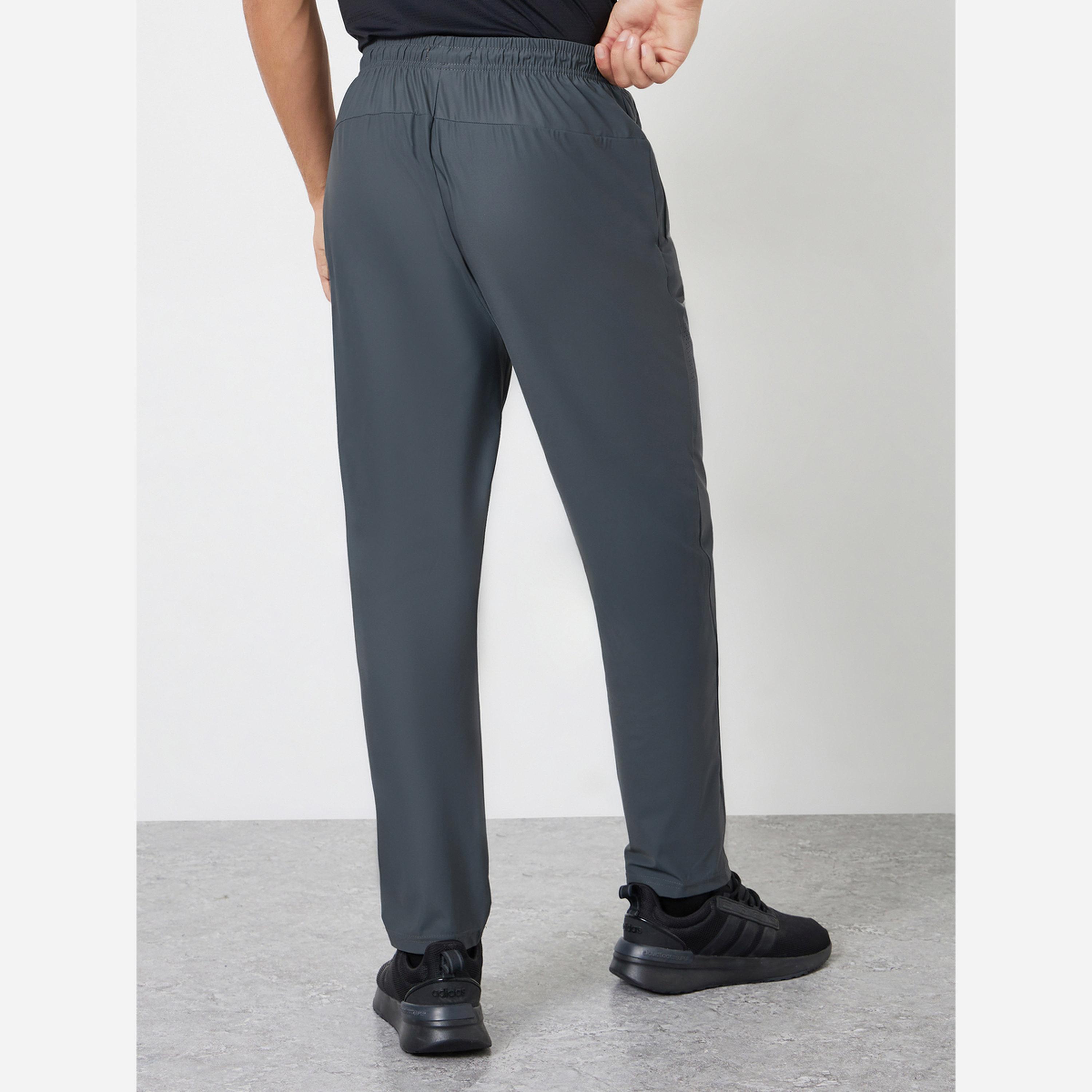 ستايلي - بنطال رياضي رجالي مريح طبعة جانبية وسحاب-men-clothing-sportswearandactivewear-bottoms-joggers-image-3