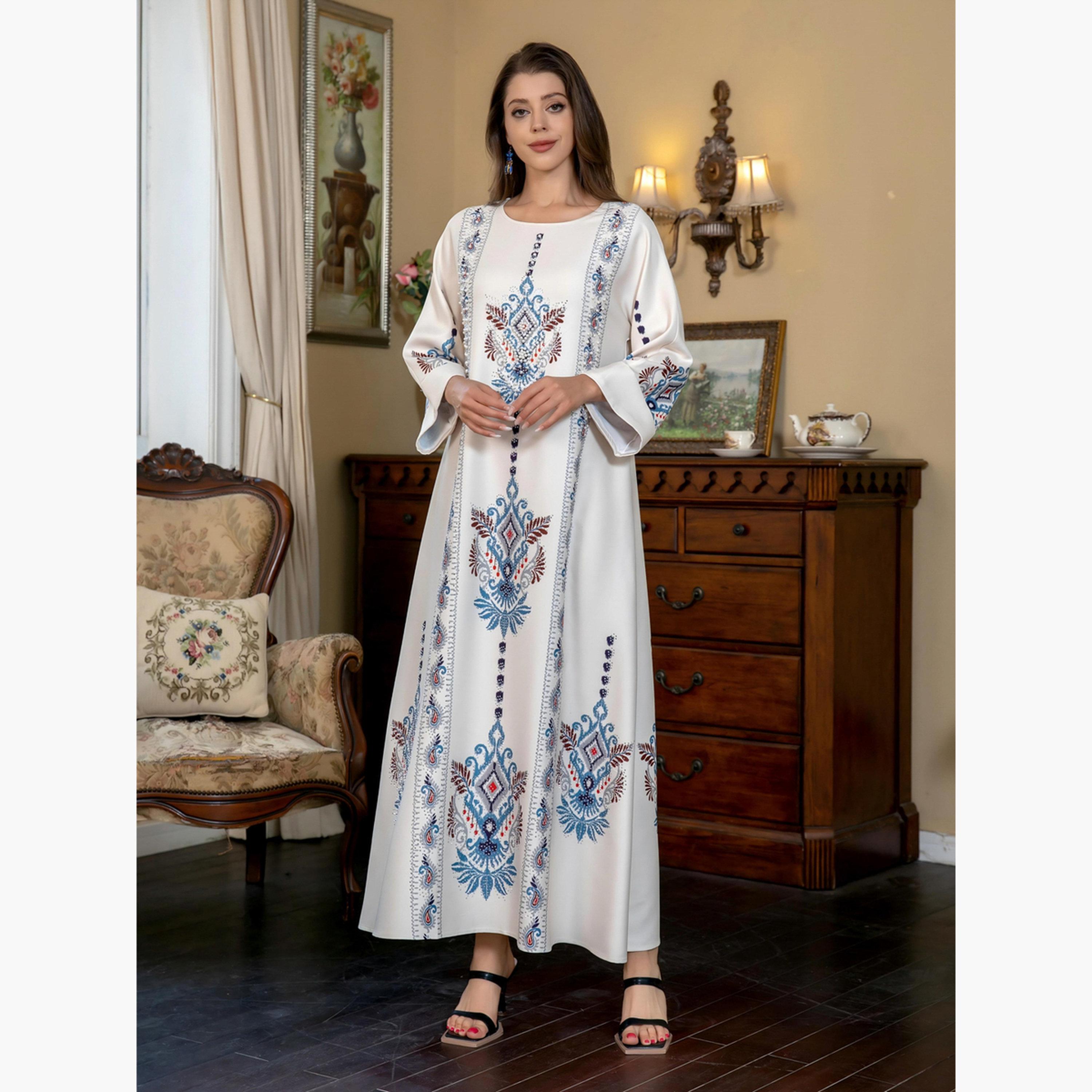 تيك تو - جلابية برقبة دائرية مزينة باللؤلؤ الصناعي-women-arabicclothing-jalabiyas-image-3