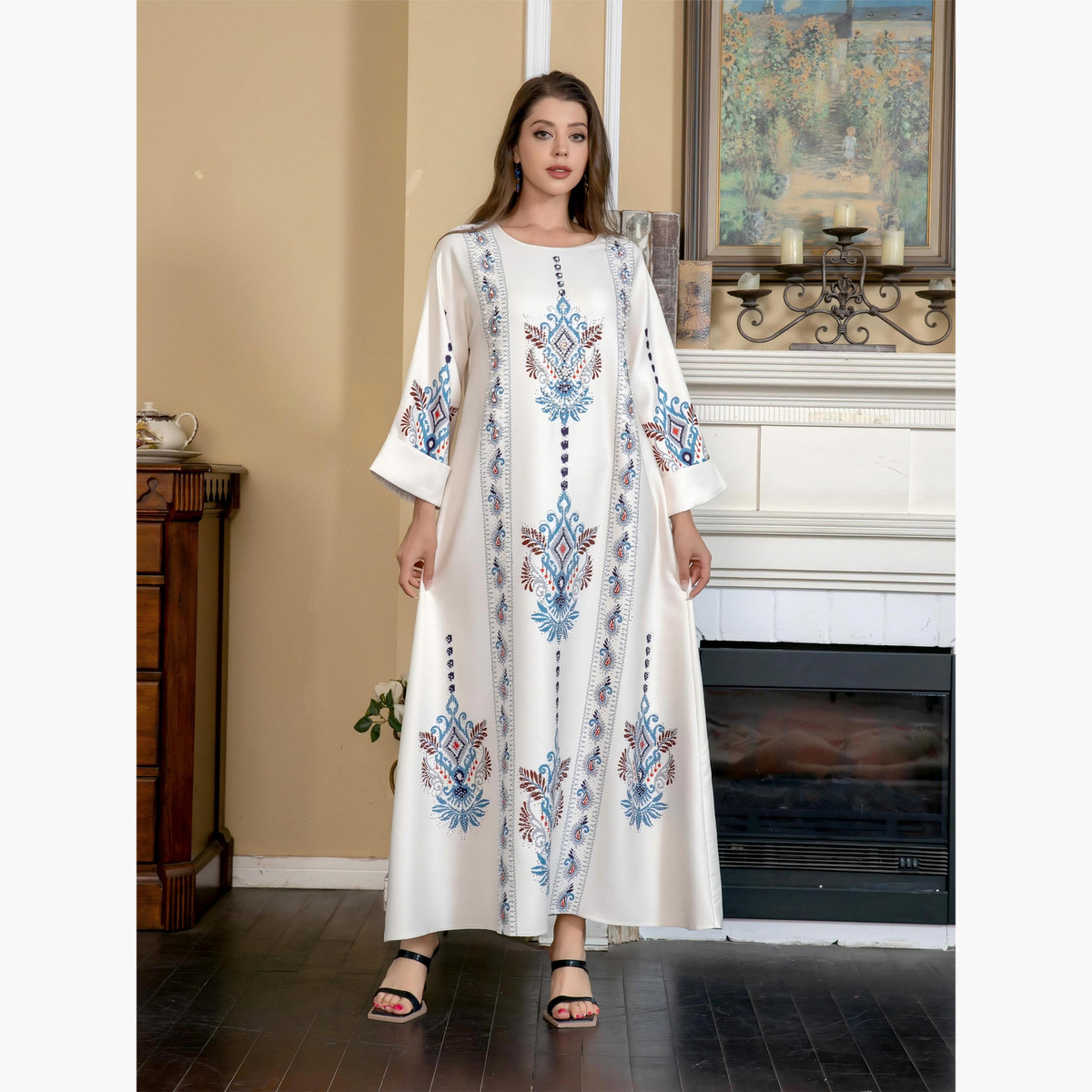 تيك تو - جلابية برقبة دائرية مزينة باللؤلؤ الصناعي-women-arabicclothing-jalabiyas-image-5