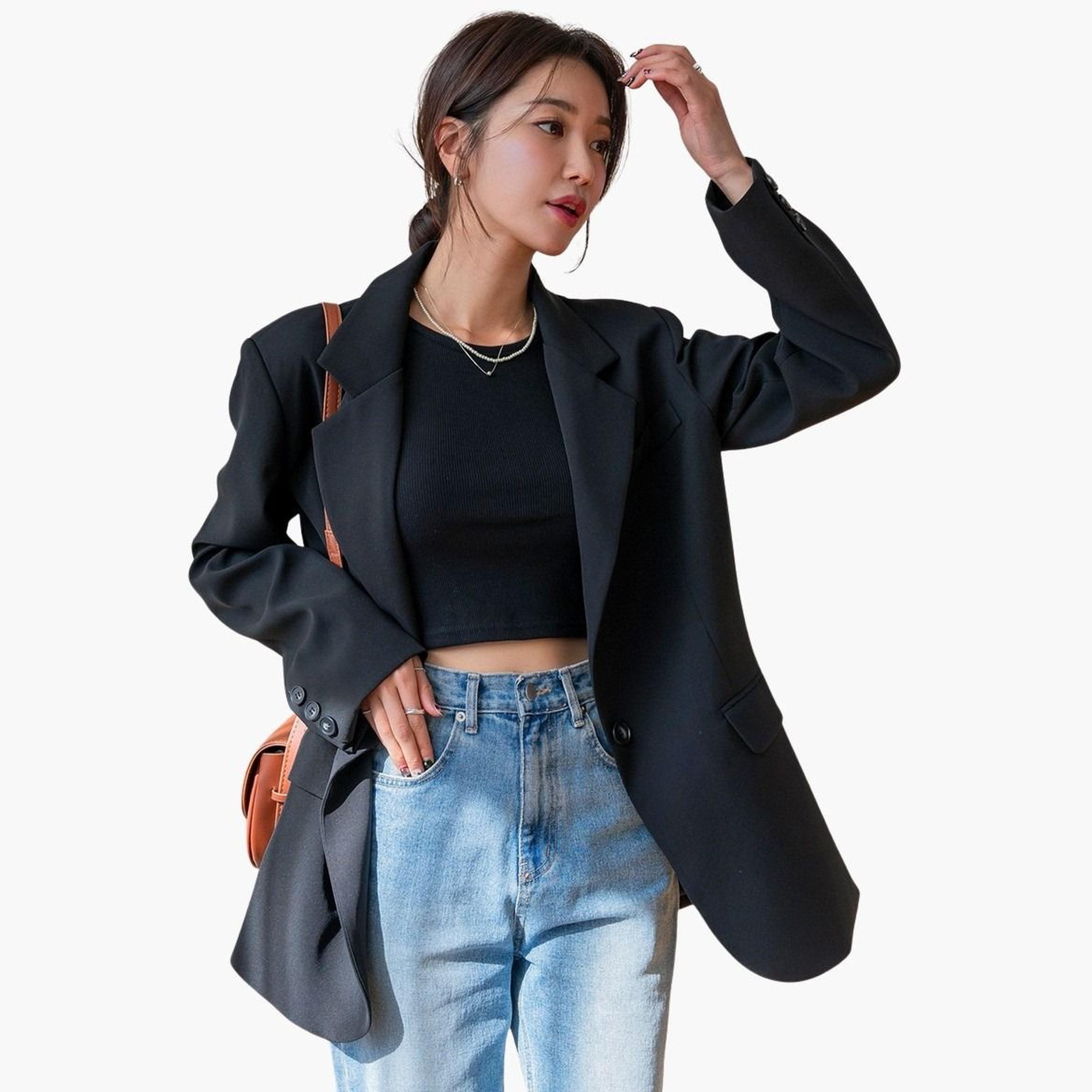 تيك تو - بليزر أسود بأزرار وتفاصيل شق في الخلف-women-clothing-coatsandjackets-blazers-image-1