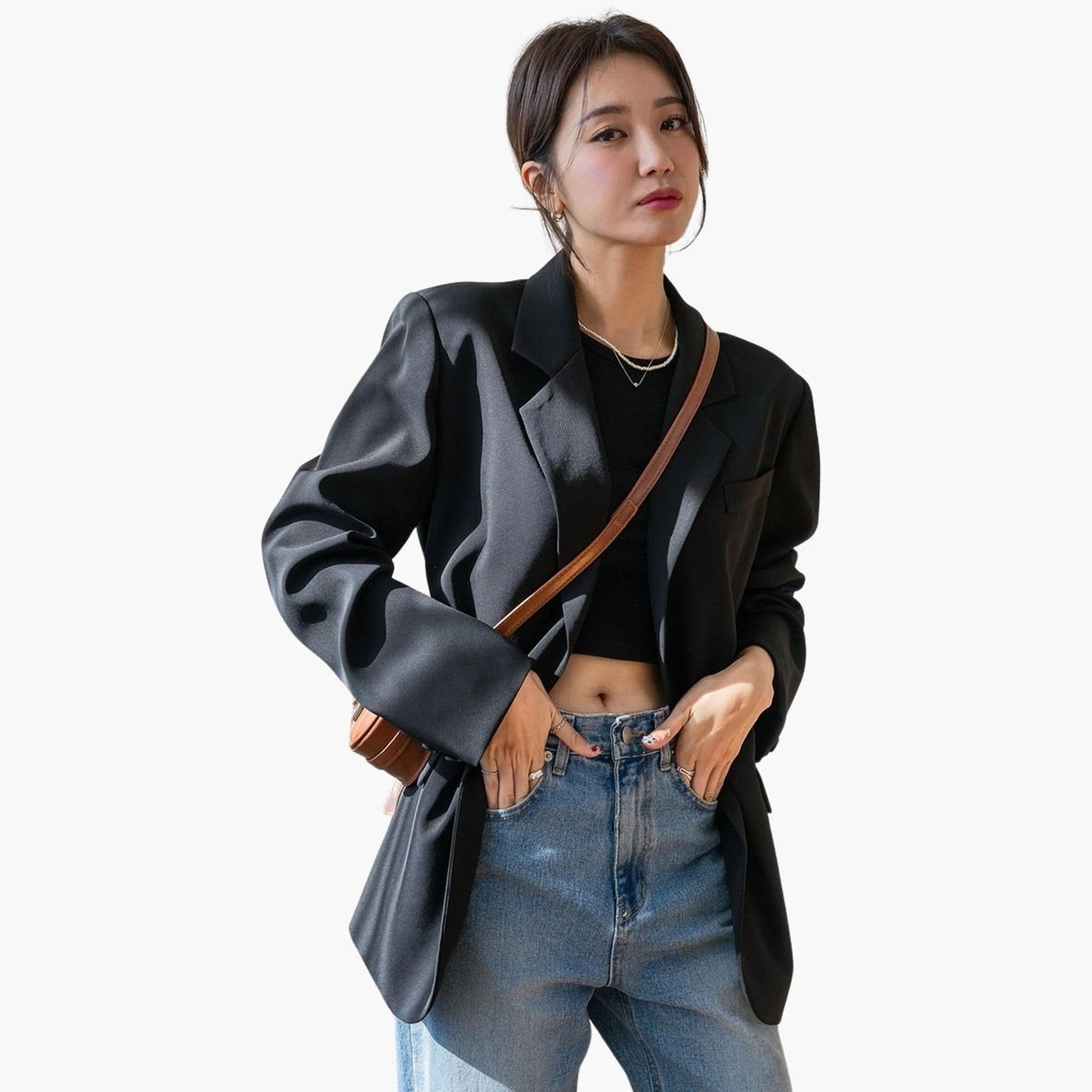 تيك تو - بليزر أسود بأزرار وتفاصيل شق في الخلف-women-clothing-coatsandjackets-blazers-image-3