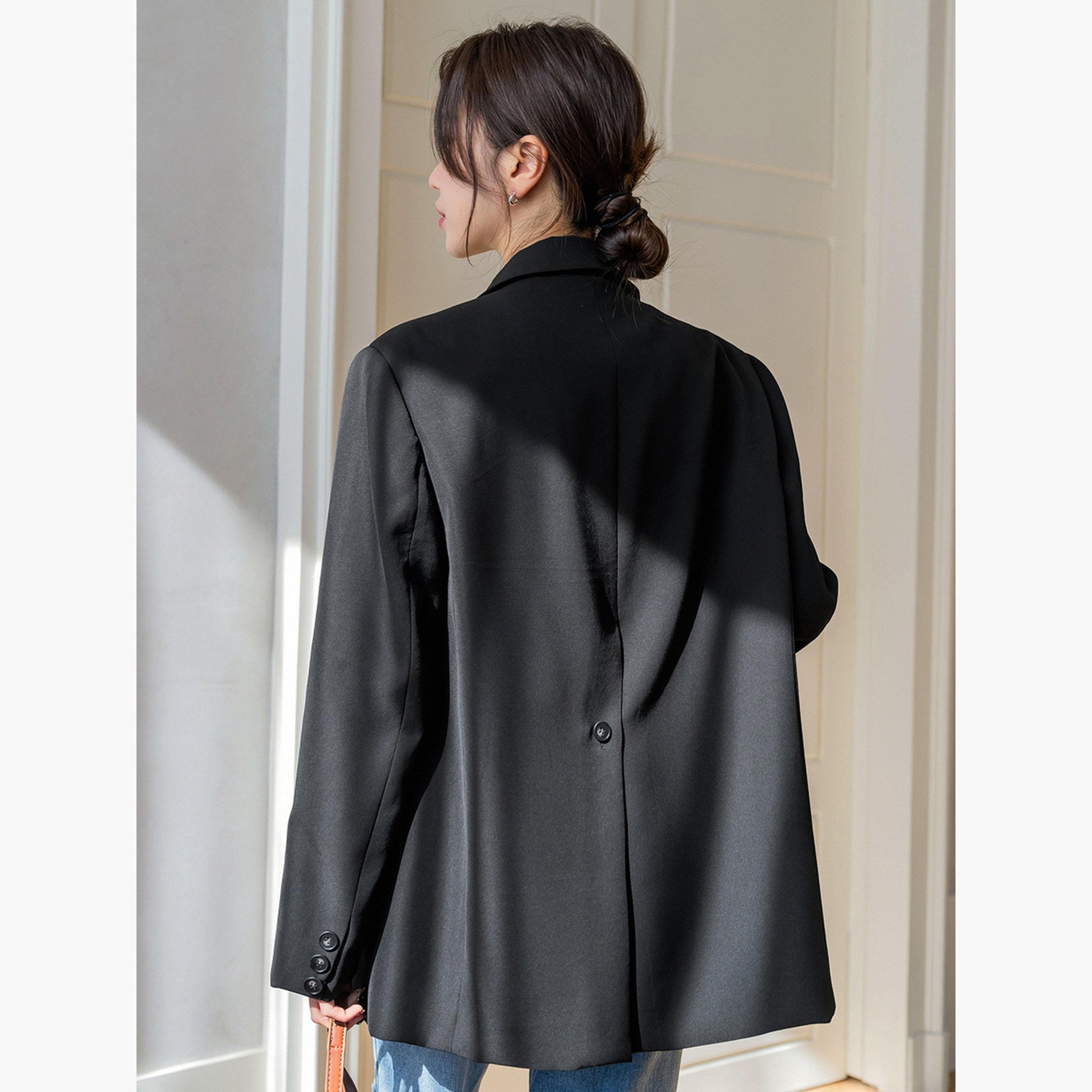 تيك تو - بليزر أسود بأزرار وتفاصيل شق في الخلف-women-clothing-coatsandjackets-blazers-image-4