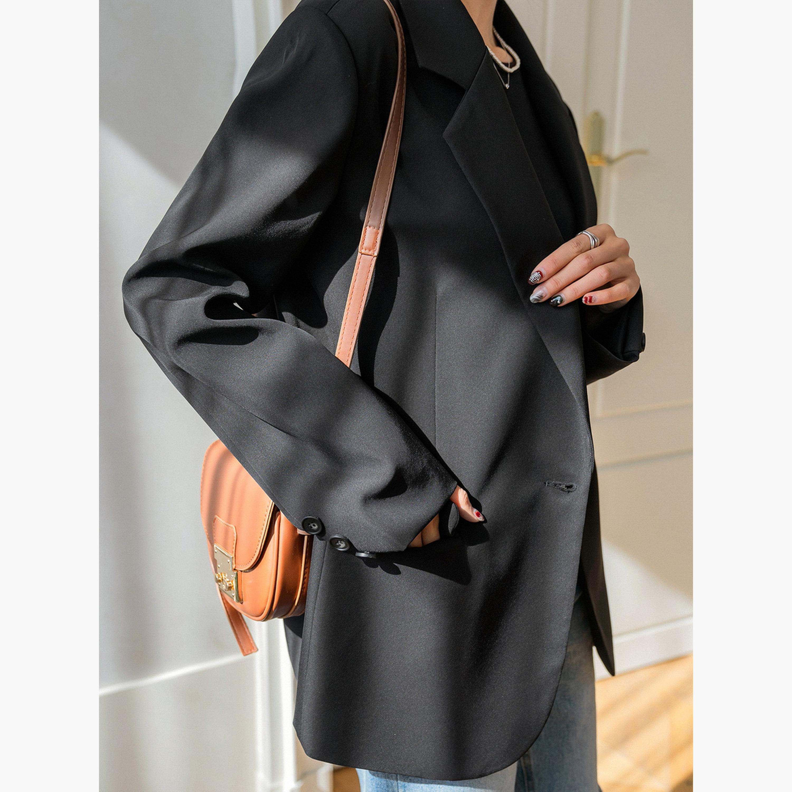 تيك تو - بليزر أسود بأزرار وتفاصيل شق في الخلف-women-clothing-coatsandjackets-blazers-image-6