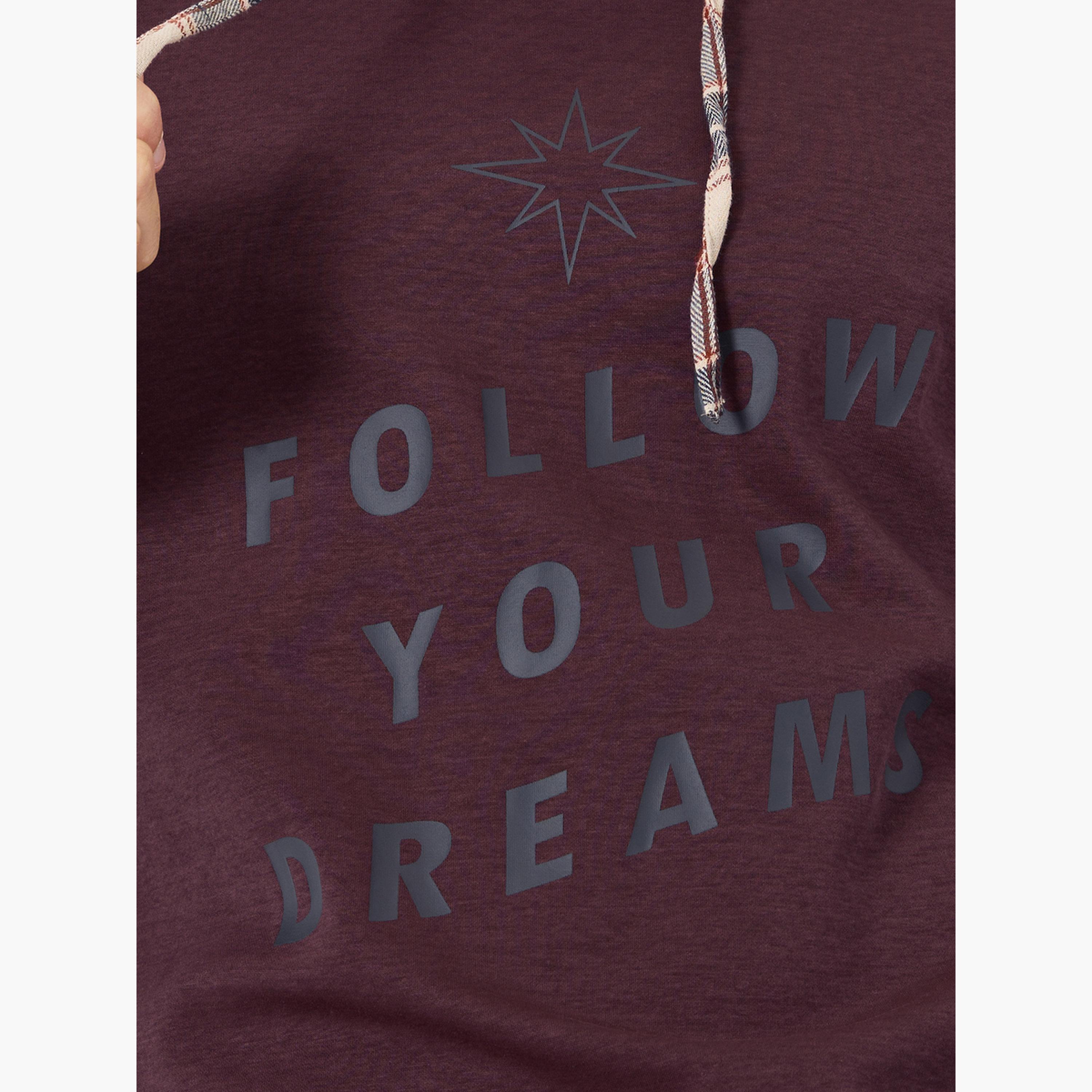 تيك تو - هودي رجالي بطبعة مربعات وشعار لون مارون-men-winterwear-hoodiesandsweatshirts-image-5