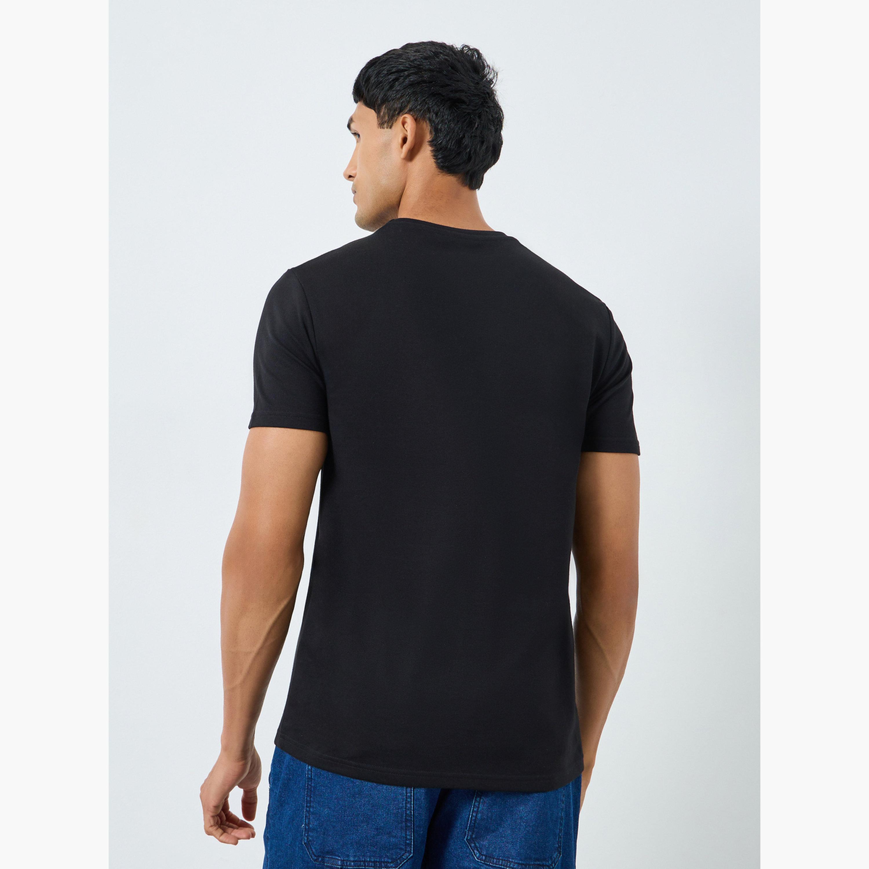تيشيرت بياقة دائرية وطبعة جرافيك-men-clothing-tshirtsandpolos-tshirts-image-5