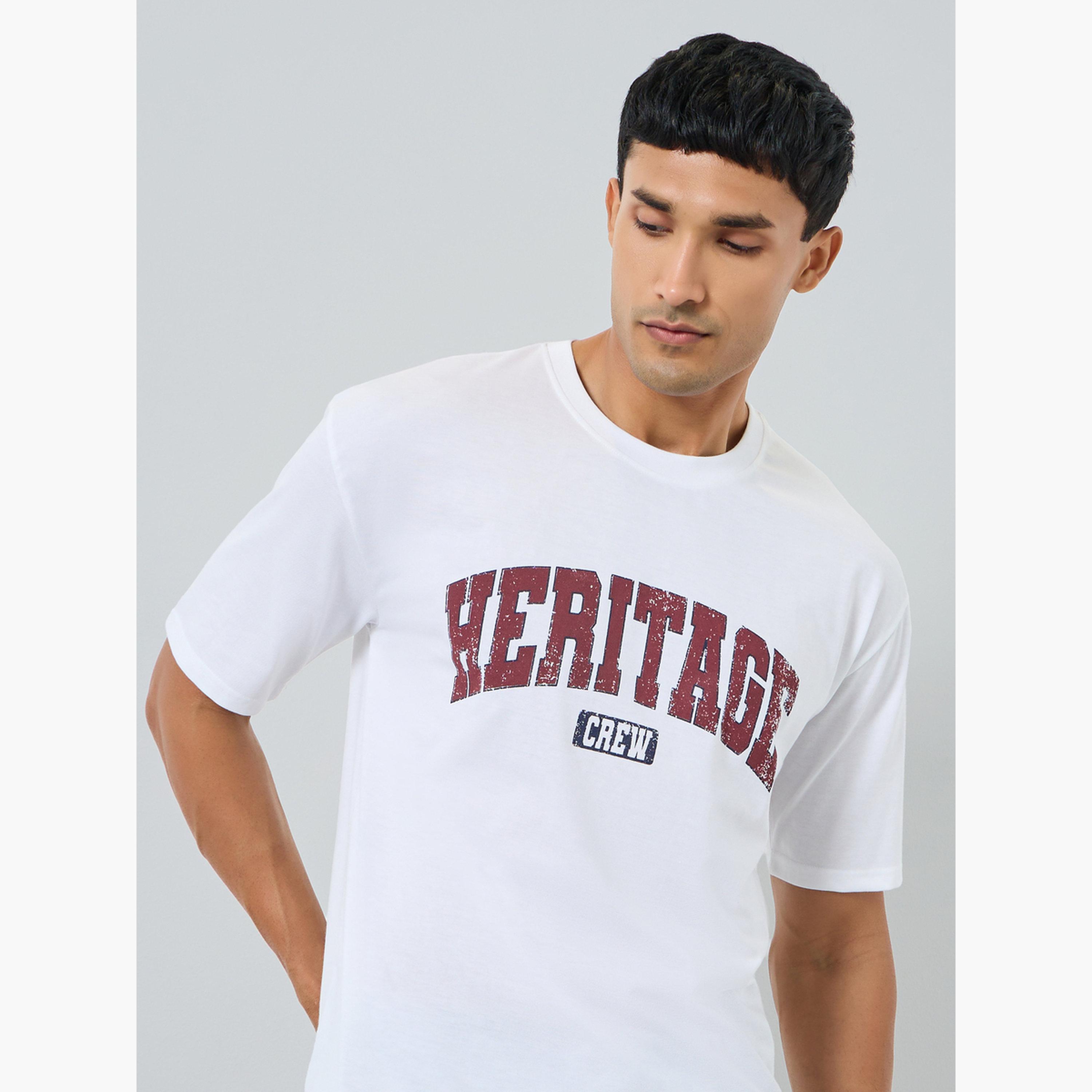 تيشيرت بياقة دائرية وطبعة جرافيك تراثية-men-clothing-tshirtsandpolos-tshirts-image-3