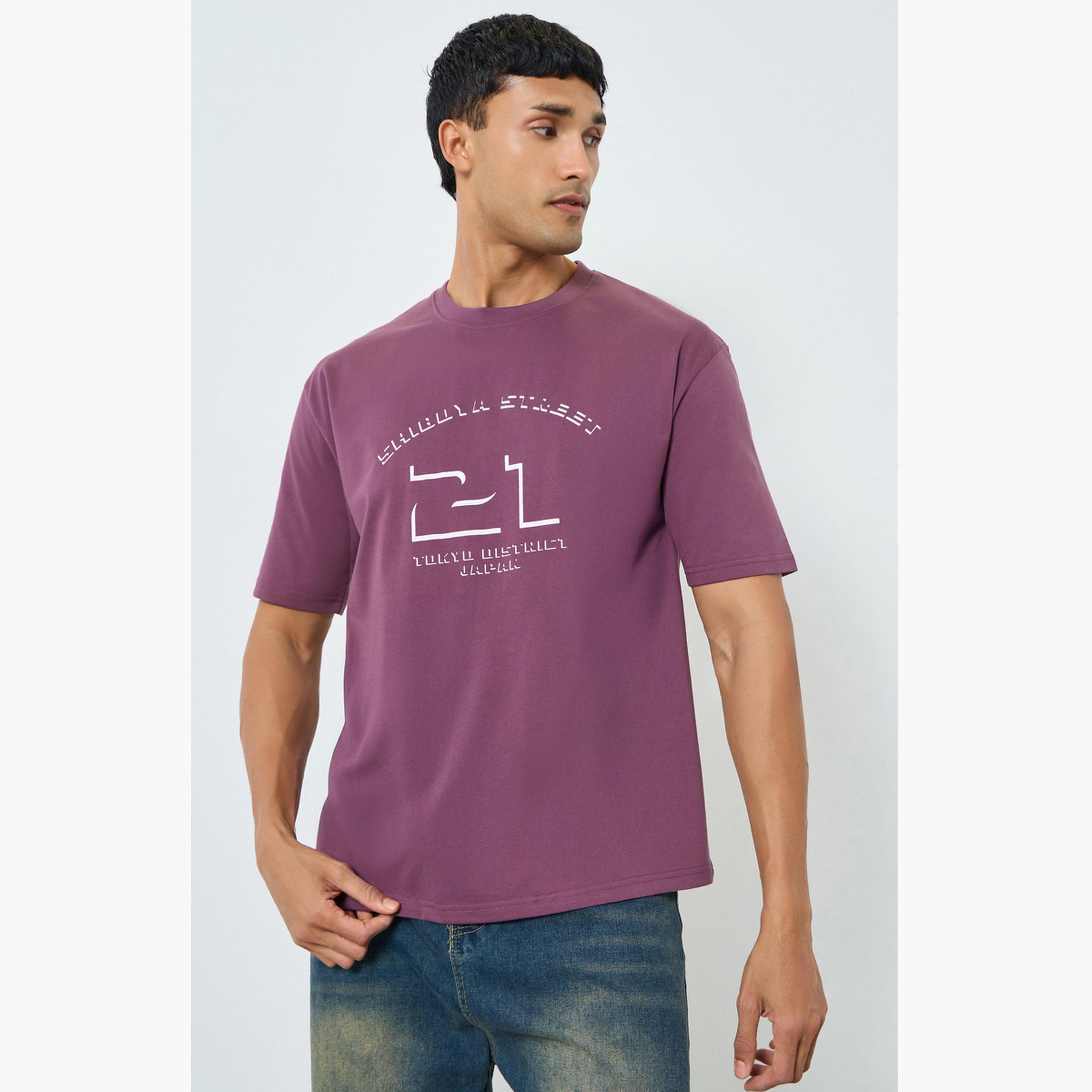تيشيرت بطبعة جرافيك وقصة واسعة للرجال-men-clothing-tshirtsandpolos-tshirts-image-1
