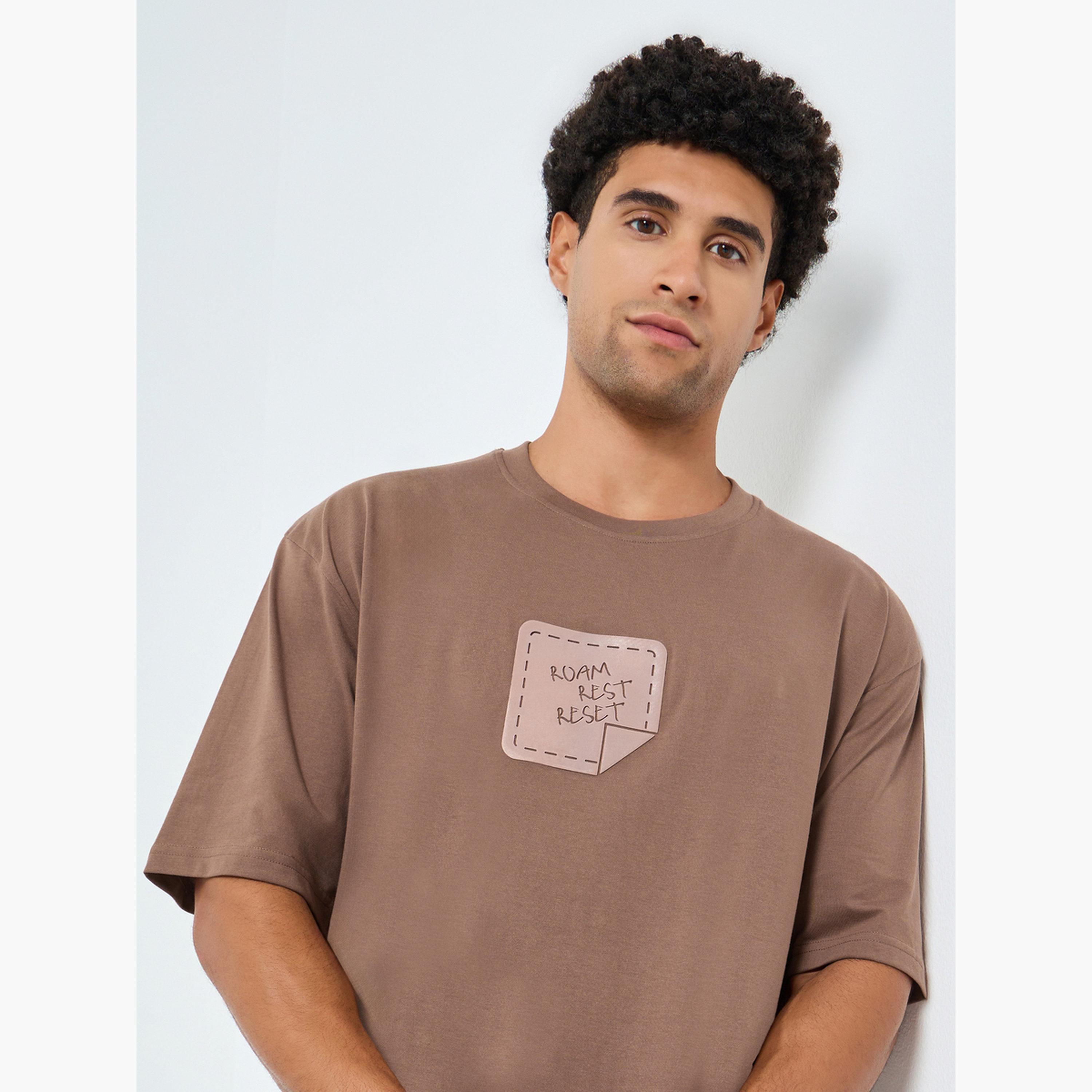 تيشيرت بياقة دائرية وطبعة جرافيك-men-clothing-tshirtsandpolos-tshirts-image-3