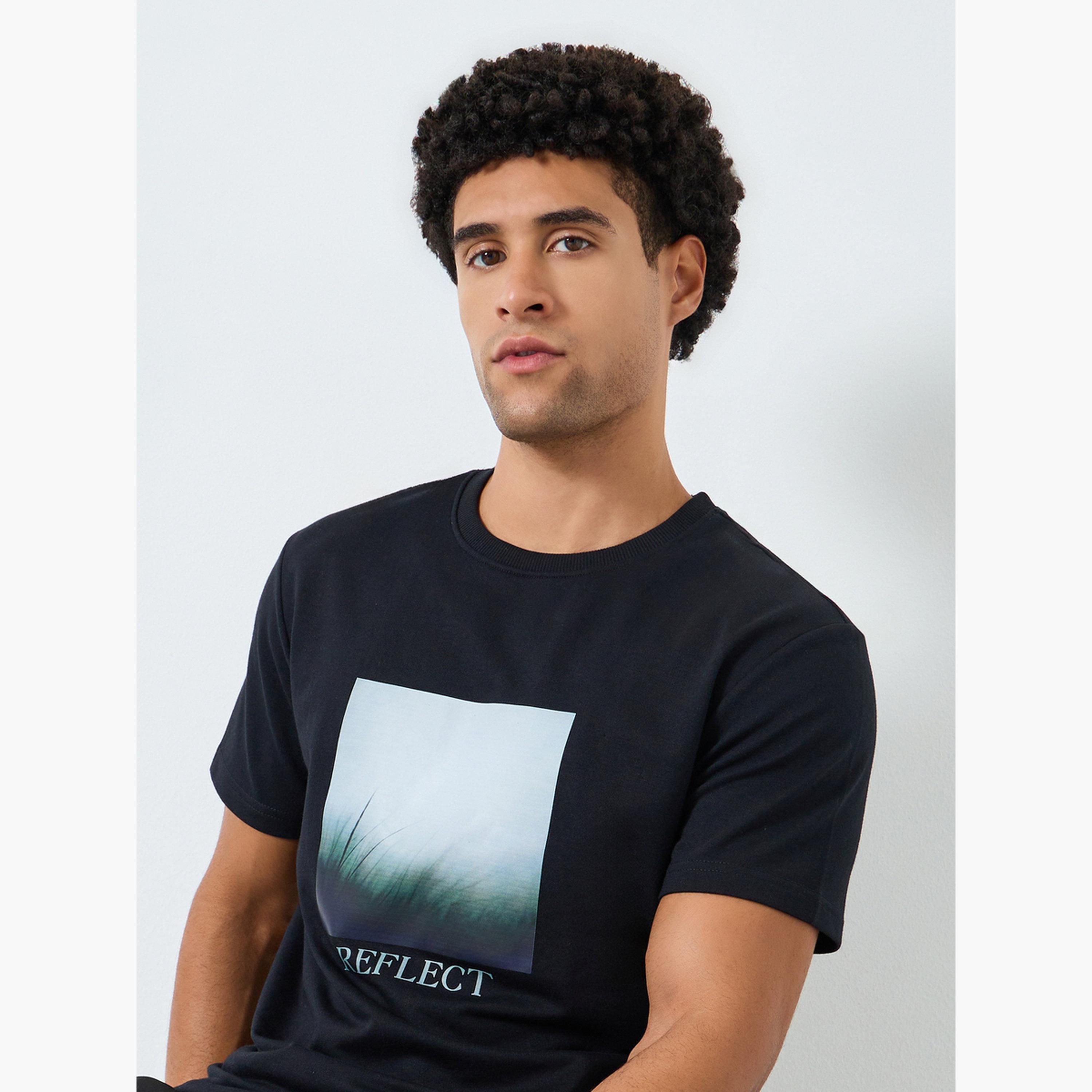 تيشيرت بياقة دائرية وطبعة جرافيك-men-clothing-tshirtsandpolos-tshirts-image-3