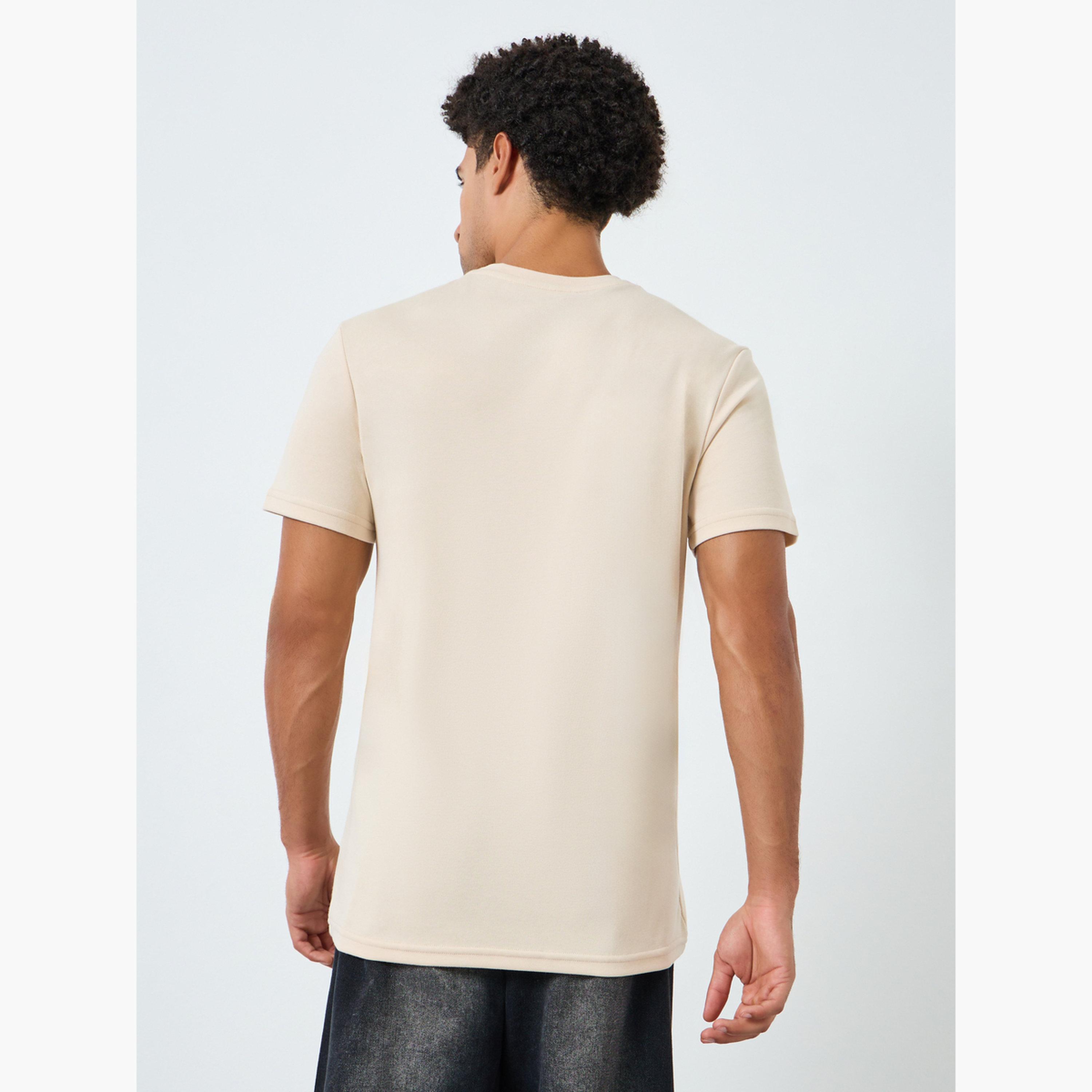 تيشيرت بياقة دائرية وطبعة جرافيك-men-clothing-tshirtsandpolos-tshirts-image-5