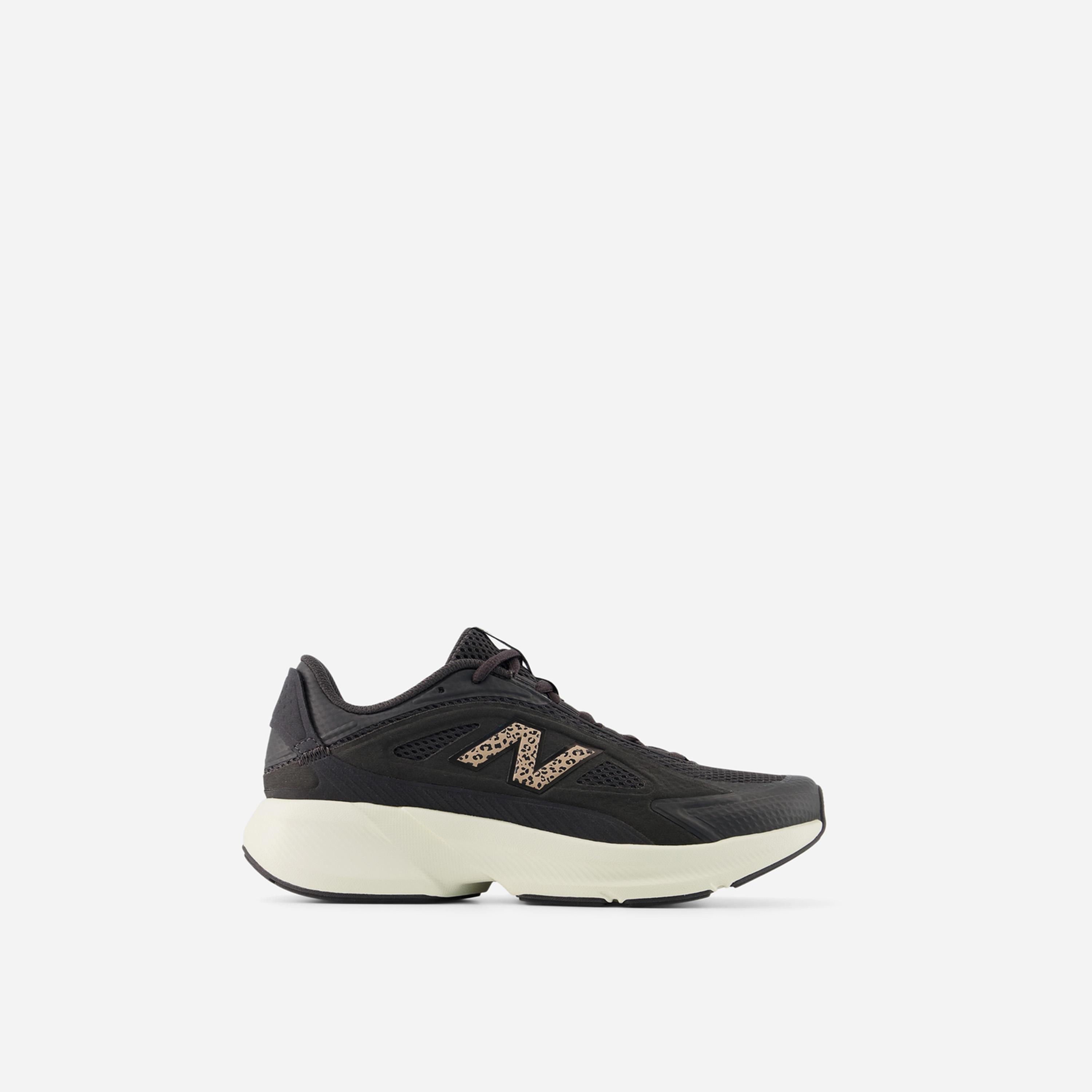 New Balance Catalyst Sneakers-women-shoes-sports-image-2