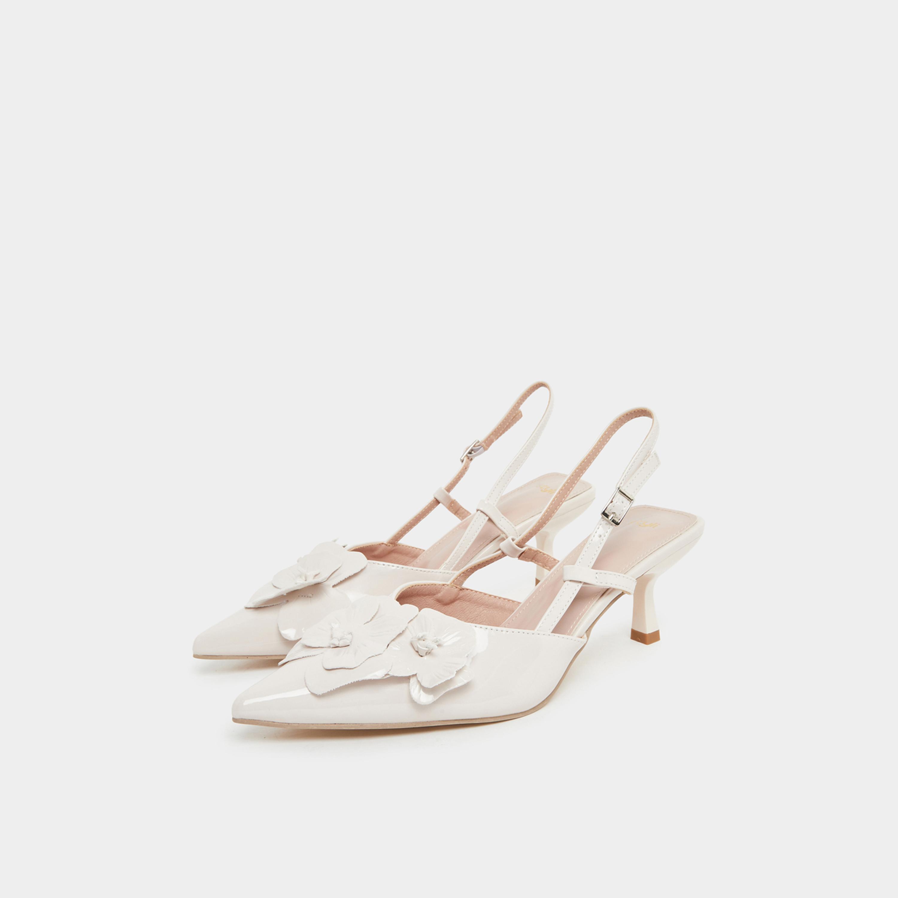 ستايلي - صندل نسائي أبيض بكعب صغير مفتوح من الخلف ومزين بالزهور-women-shoes-sandals-heeled-image-1